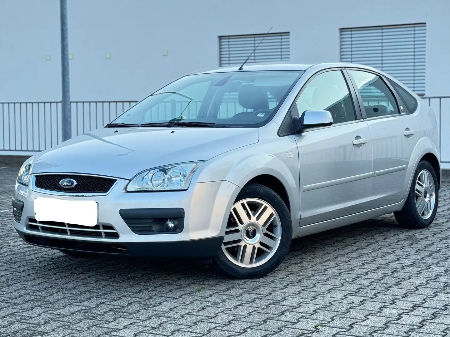 Ford Focus 1.6 Ti-VCT Ghia 82.000 km / TOP Zustand ! Silber - 1