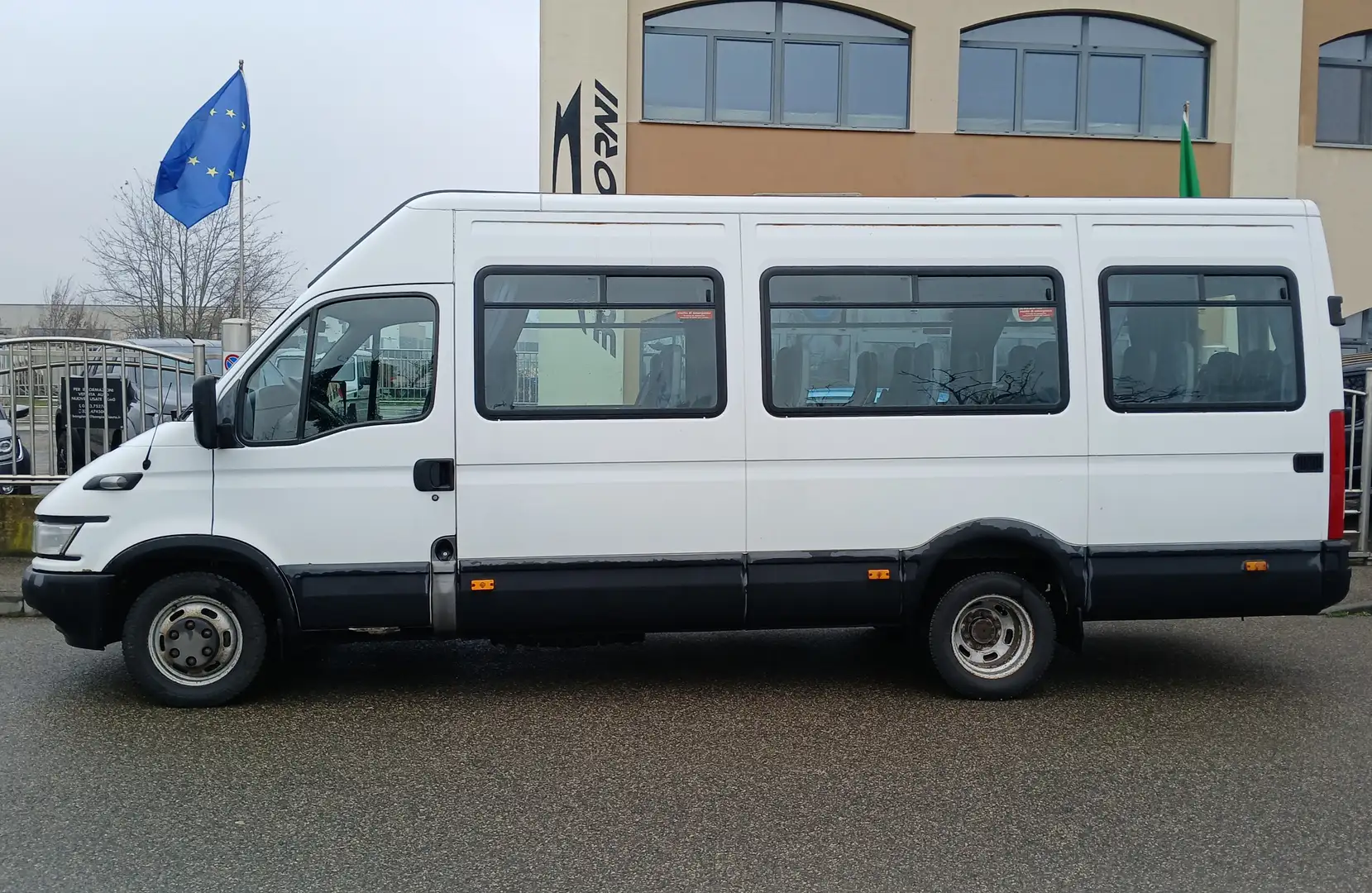 Iveco Daily pulmino 2998CC -50 c17-21 posti pedana elettrica Alb - 2