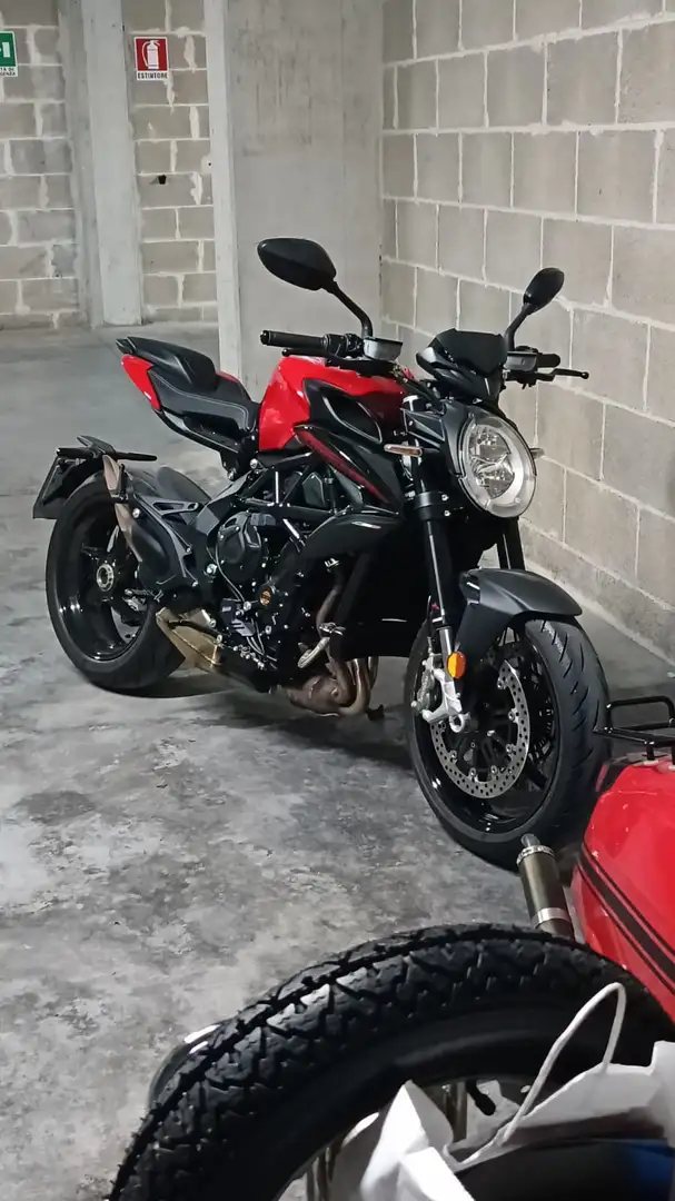 MV Agusta Brutale 800 Rosso Rosso - 1