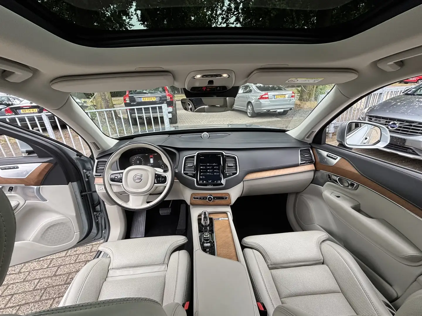 Volvo XC90 T8 AWD Inscription B&W Luchtvering Head-Up Zilver - 2