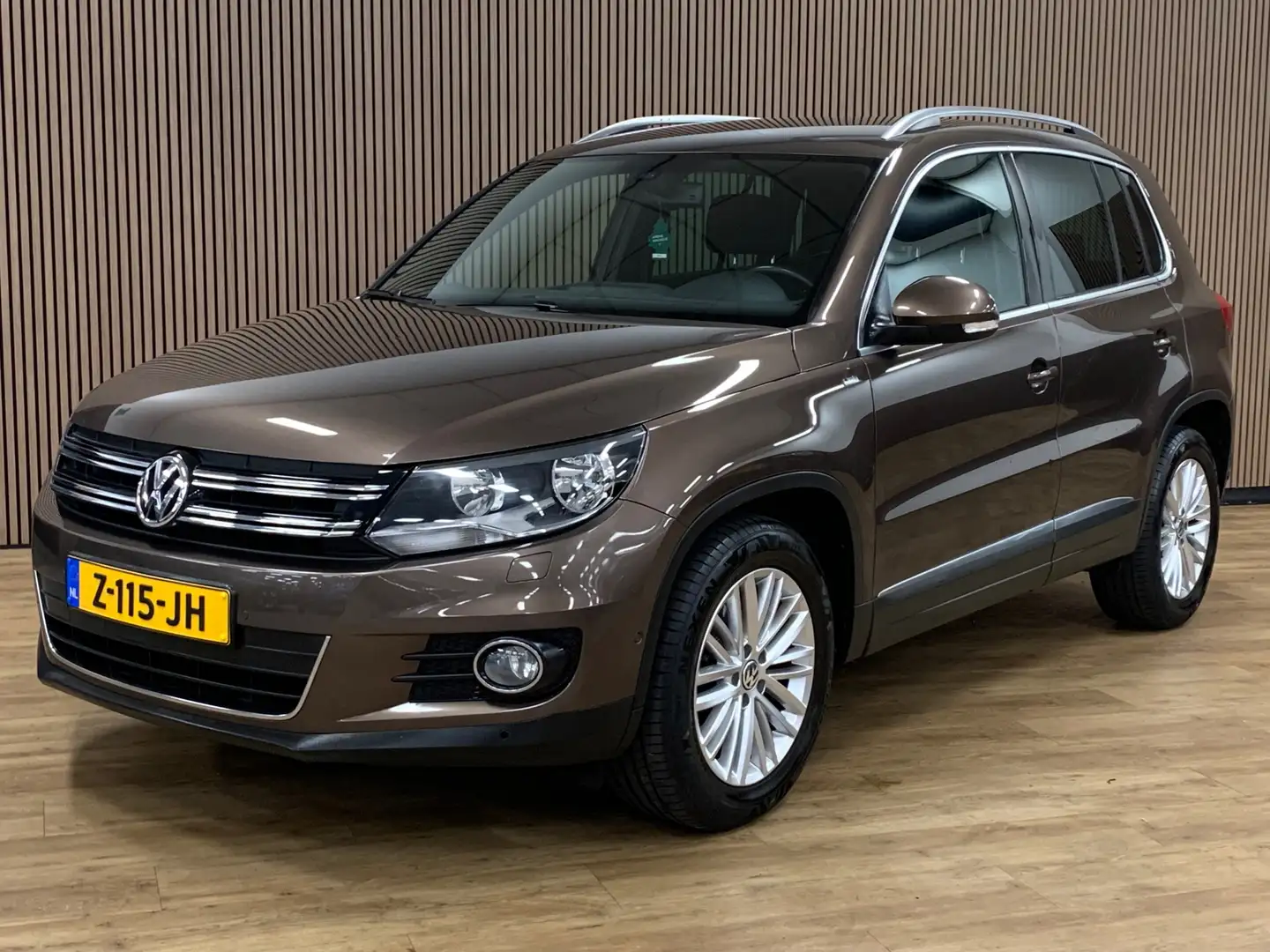 Volkswagen Tiguan 1.4 TSI Sport&Style|115000KM|Navigatie|Climate Con Braun - 1