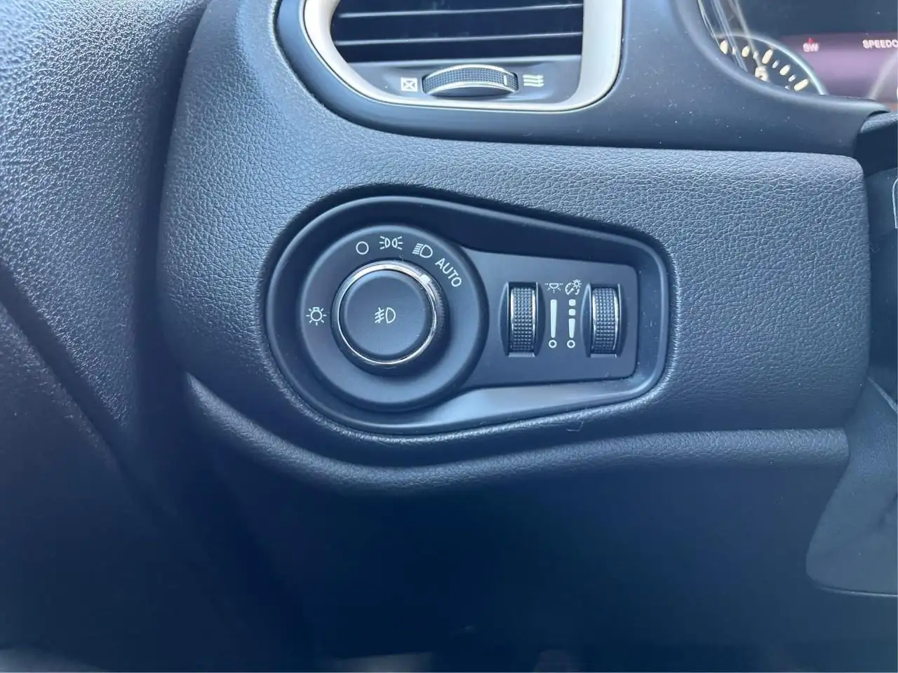 Jeep Renegade photo Jeep Renegade