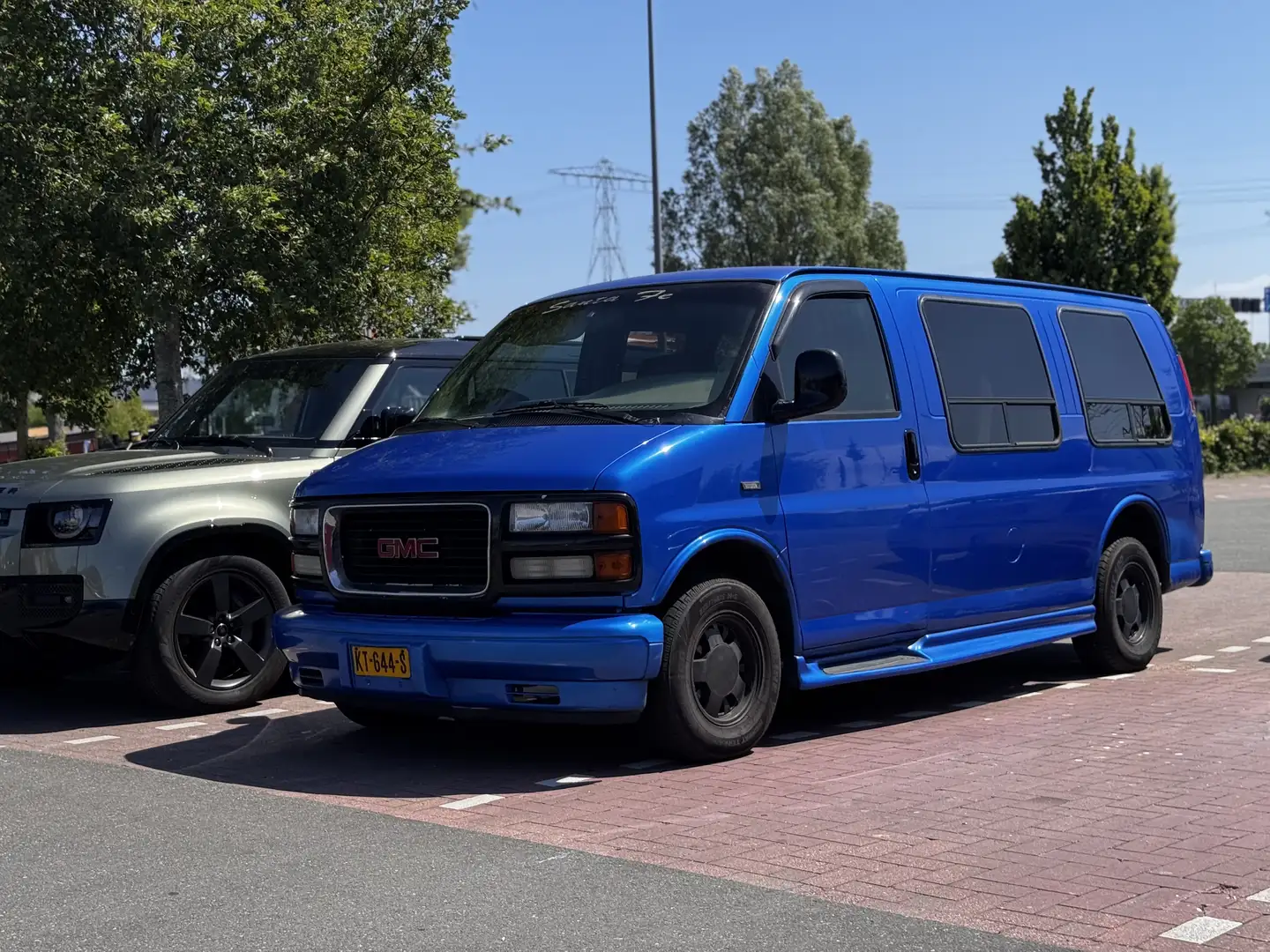 GMC Savana - 1