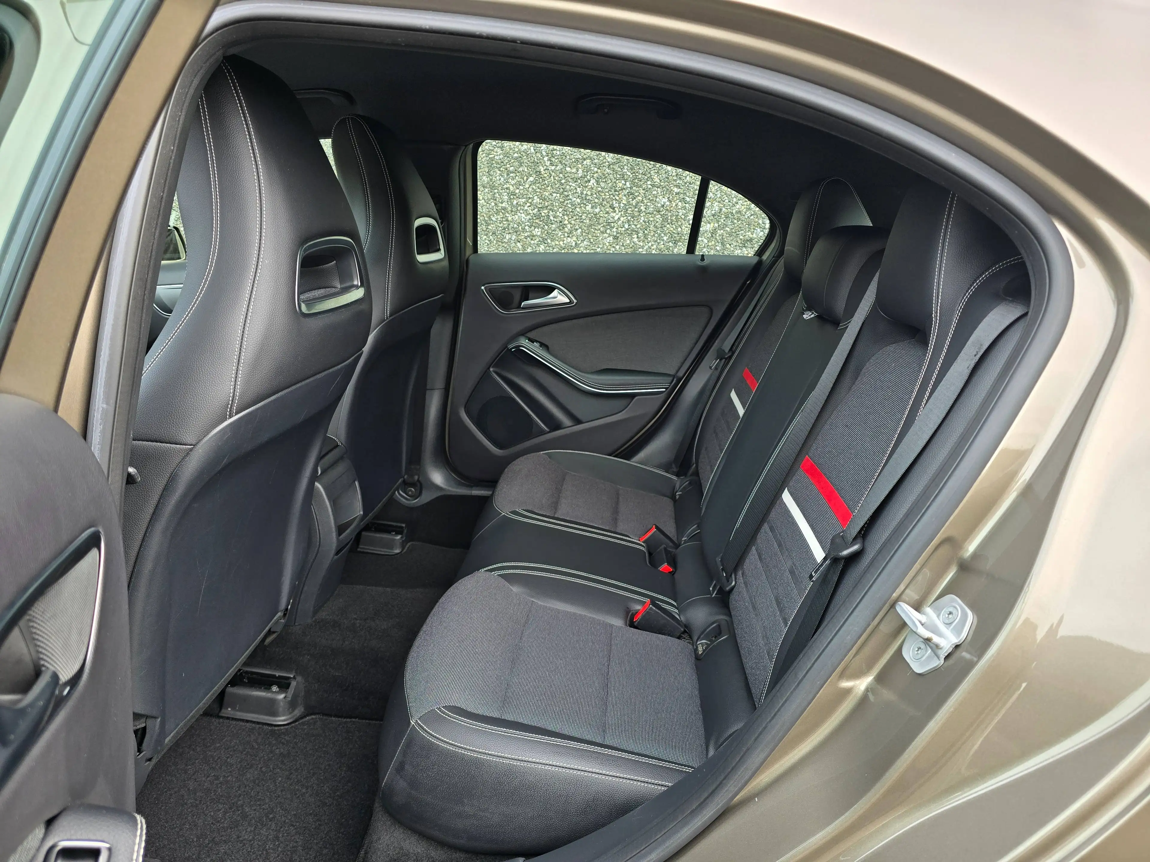 Mercedes-Benz A 180 A 180 BlueEFFICIENCY Avantgarde AIRCO/PDC V+A... — photo 26