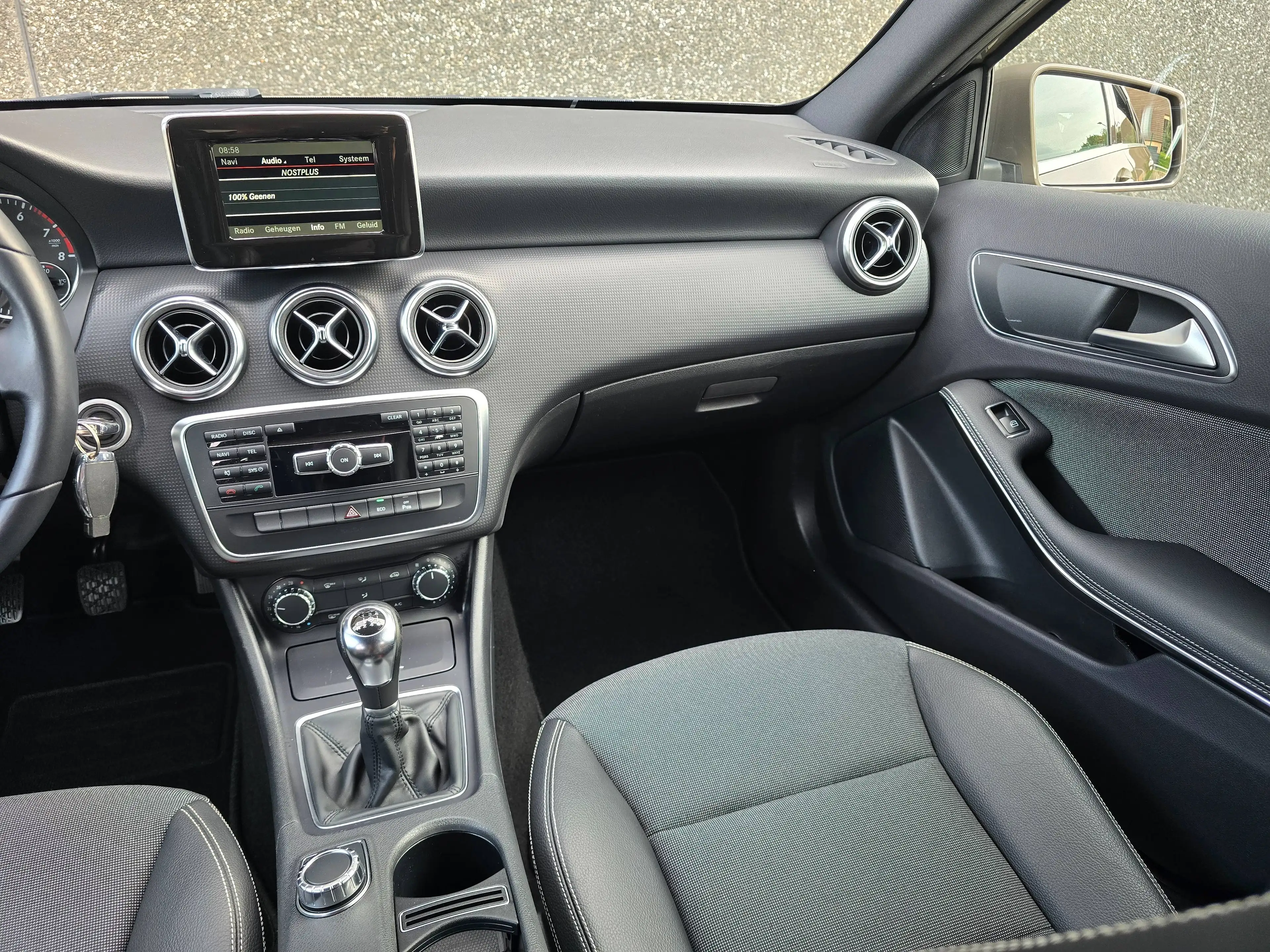 Mercedes-Benz A 180 A 180 BlueEFFICIENCY Avantgarde AIRCO/PDC V+A... — photo 31