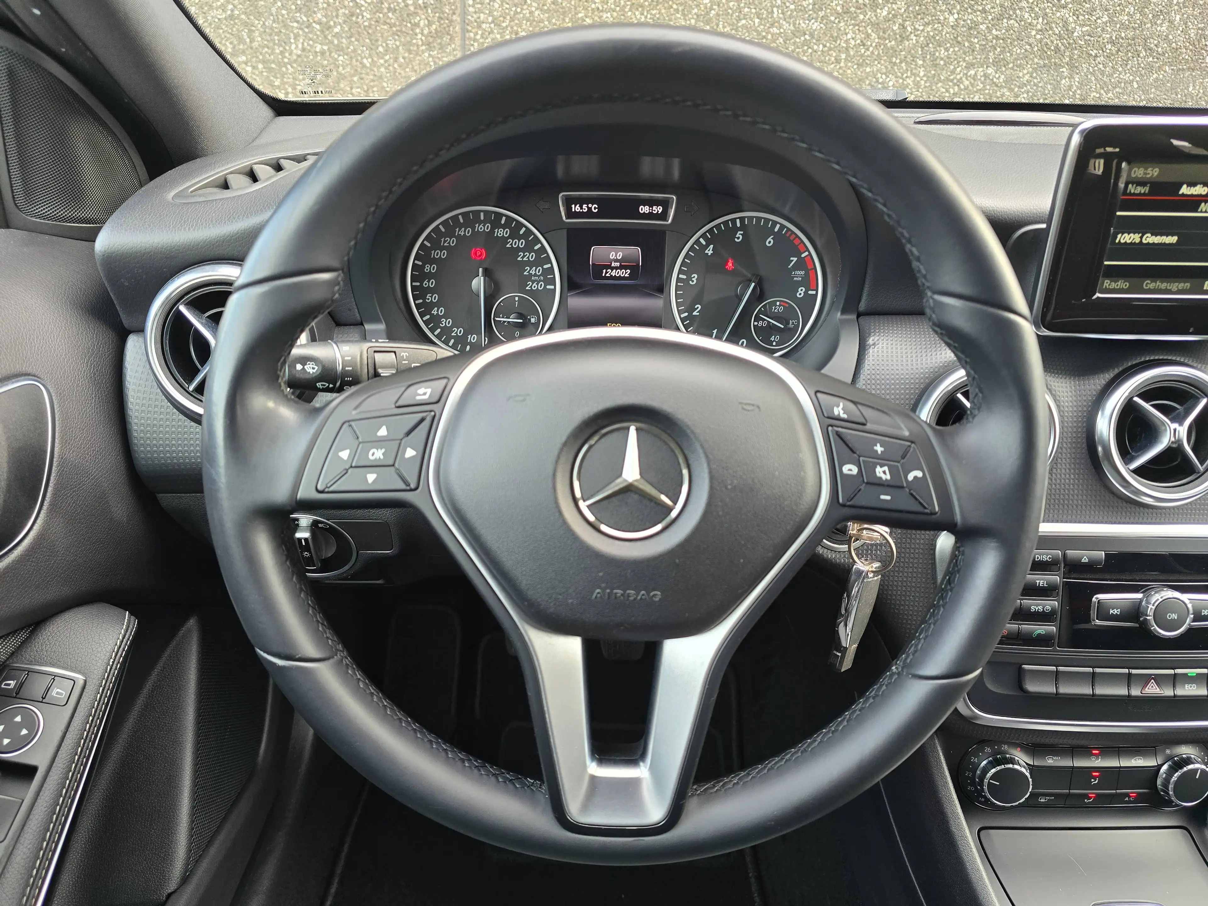 Mercedes-Benz A 180 A 180 BlueEFFICIENCY Avantgarde AIRCO/PDC V+A... — photo 32