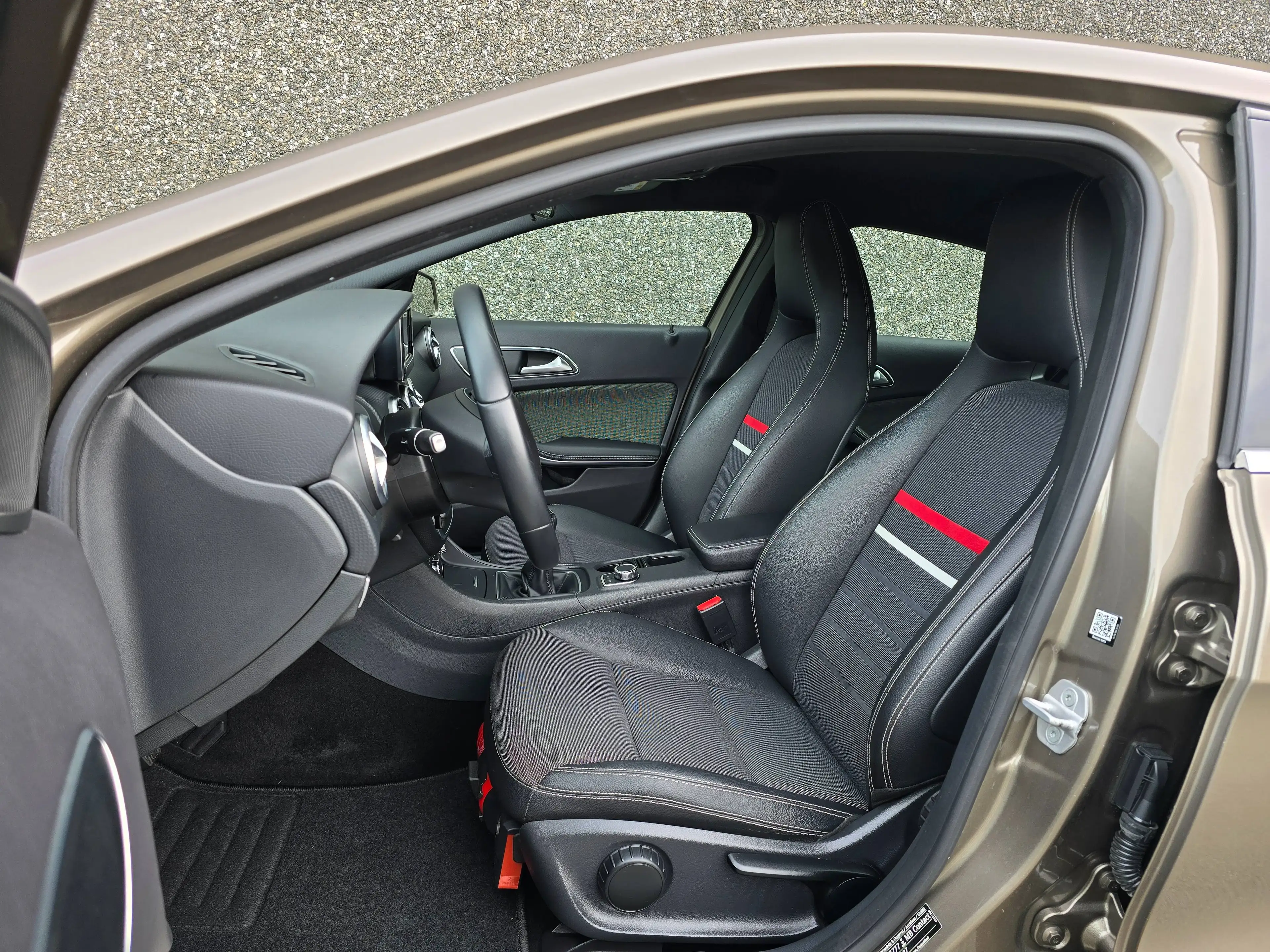 Mercedes-Benz A 180 A 180 BlueEFFICIENCY Avantgarde AIRCO/PDC V+A... — photo 25