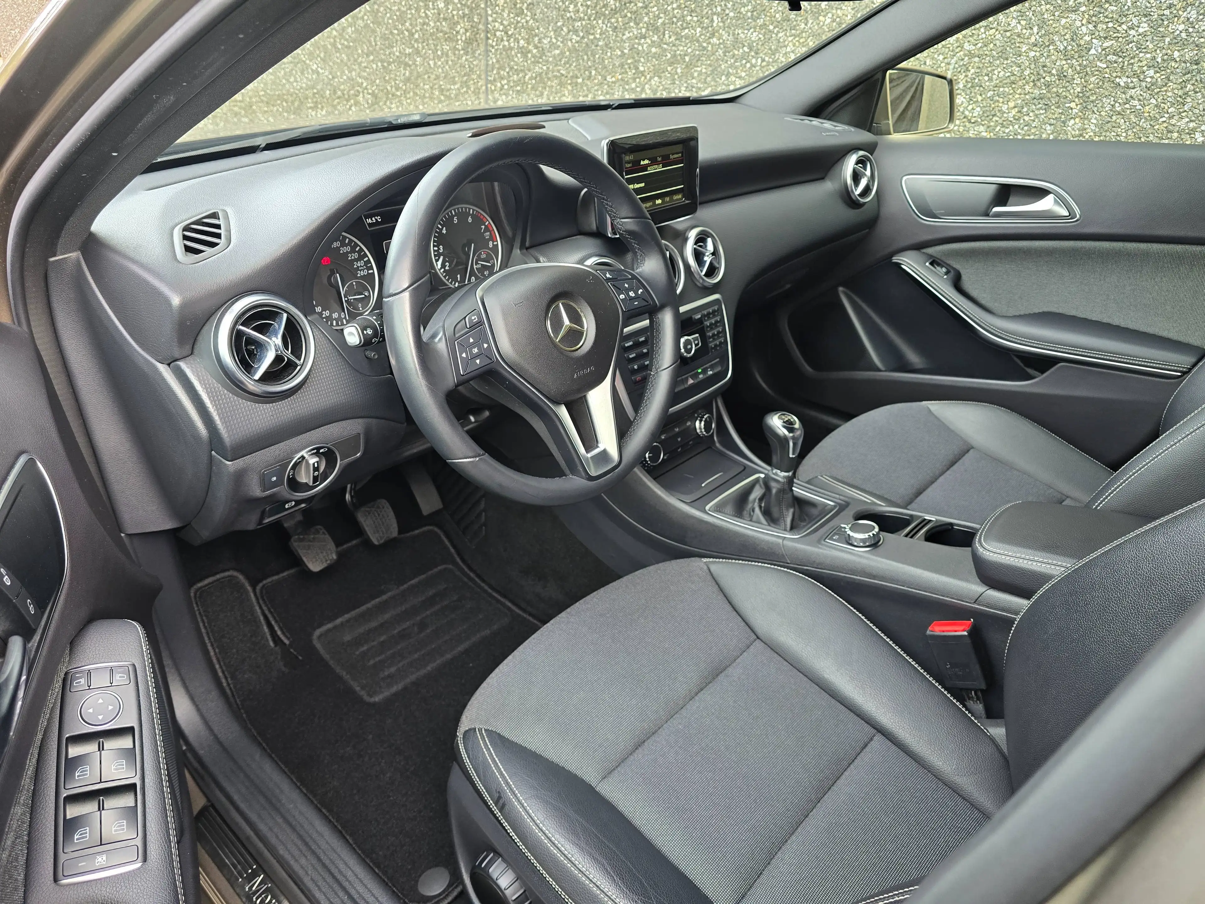 Mercedes-Benz A 180 A 180 BlueEFFICIENCY Avantgarde AIRCO/PDC V+A... — photo 24