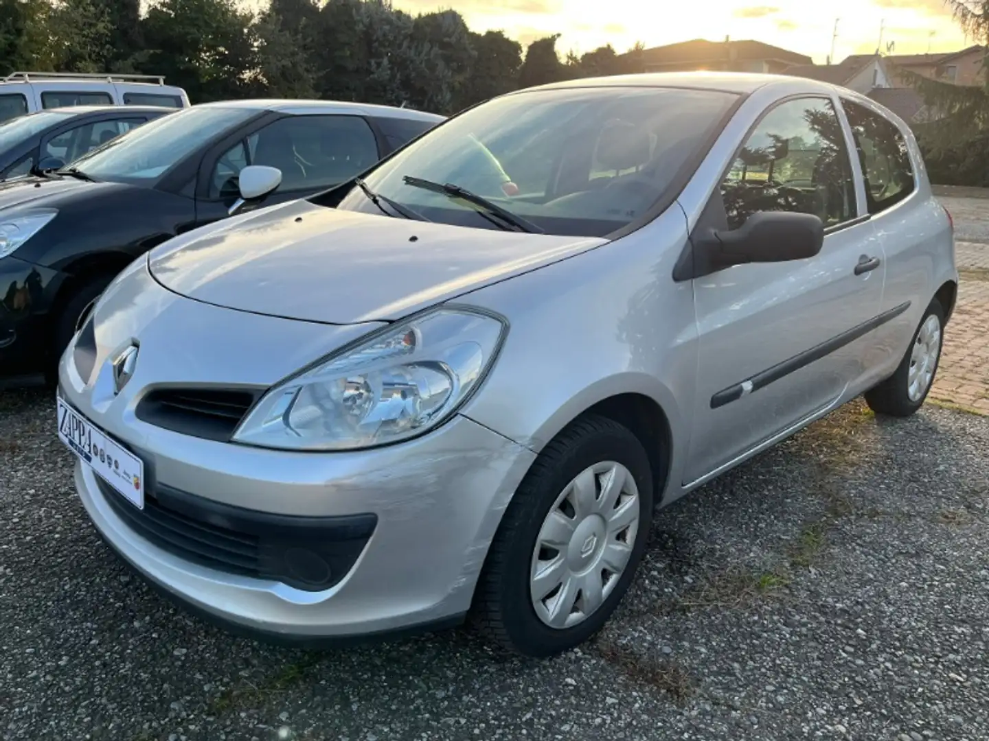 Renault Clio 1.2 16V 65CV 3 porte Confort Grigio - 1