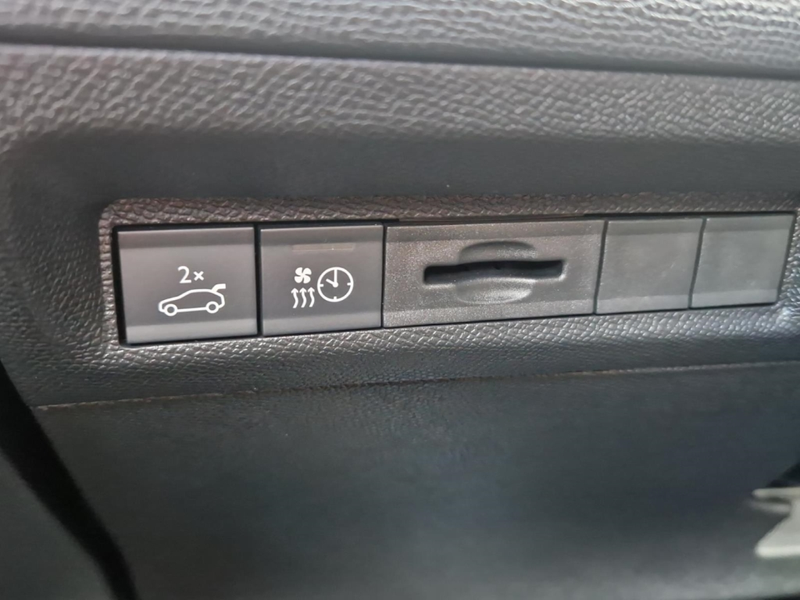 Peugeot 408 Elektromotor 210 GT/LED/NAVI/Kamera/Massage — photo 20