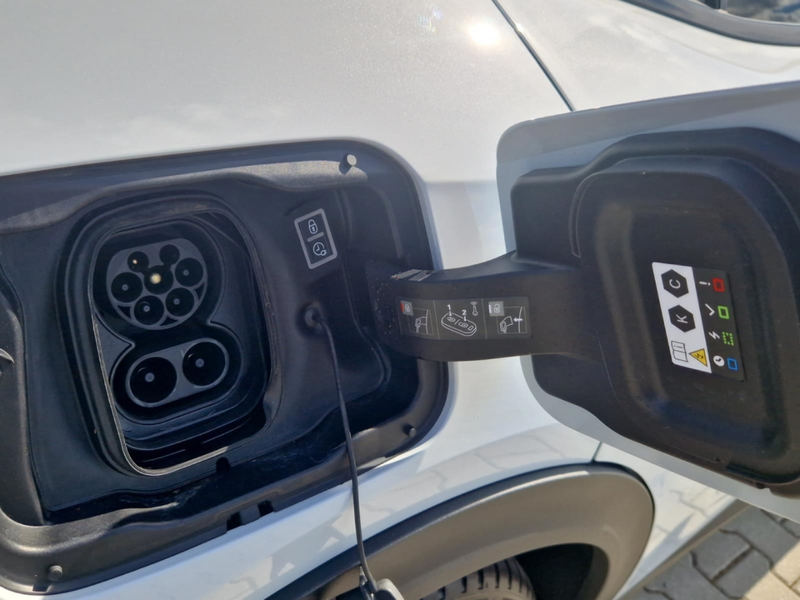 Peugeot 408 Elektromotor 210 GT/LED/NAVI/Kamera/Massage — photo 27