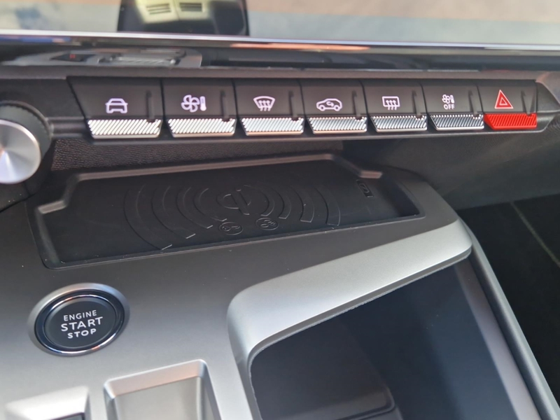 Peugeot 408 Elektromotor 210 GT/LED/NAVI/Kamera/Massage — photo 17