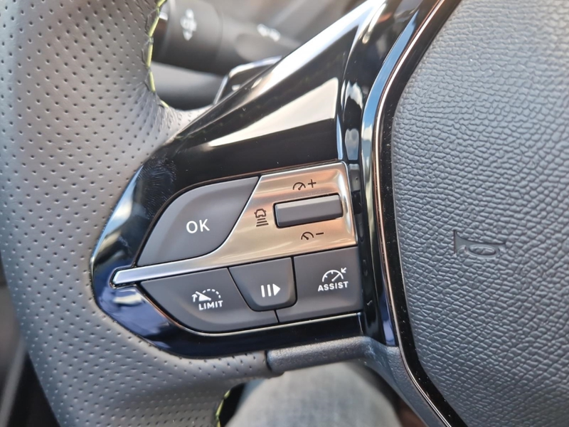 Peugeot 408 Elektromotor 210 GT/LED/NAVI/Kamera/Massage — photo 21