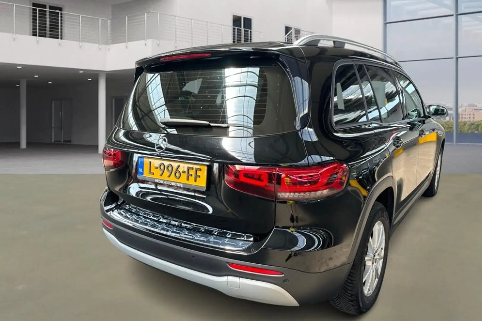 Mercedes-Benz GLB 180 GLB Automaat Business Solution | Advantage Pakket Zwart - 2