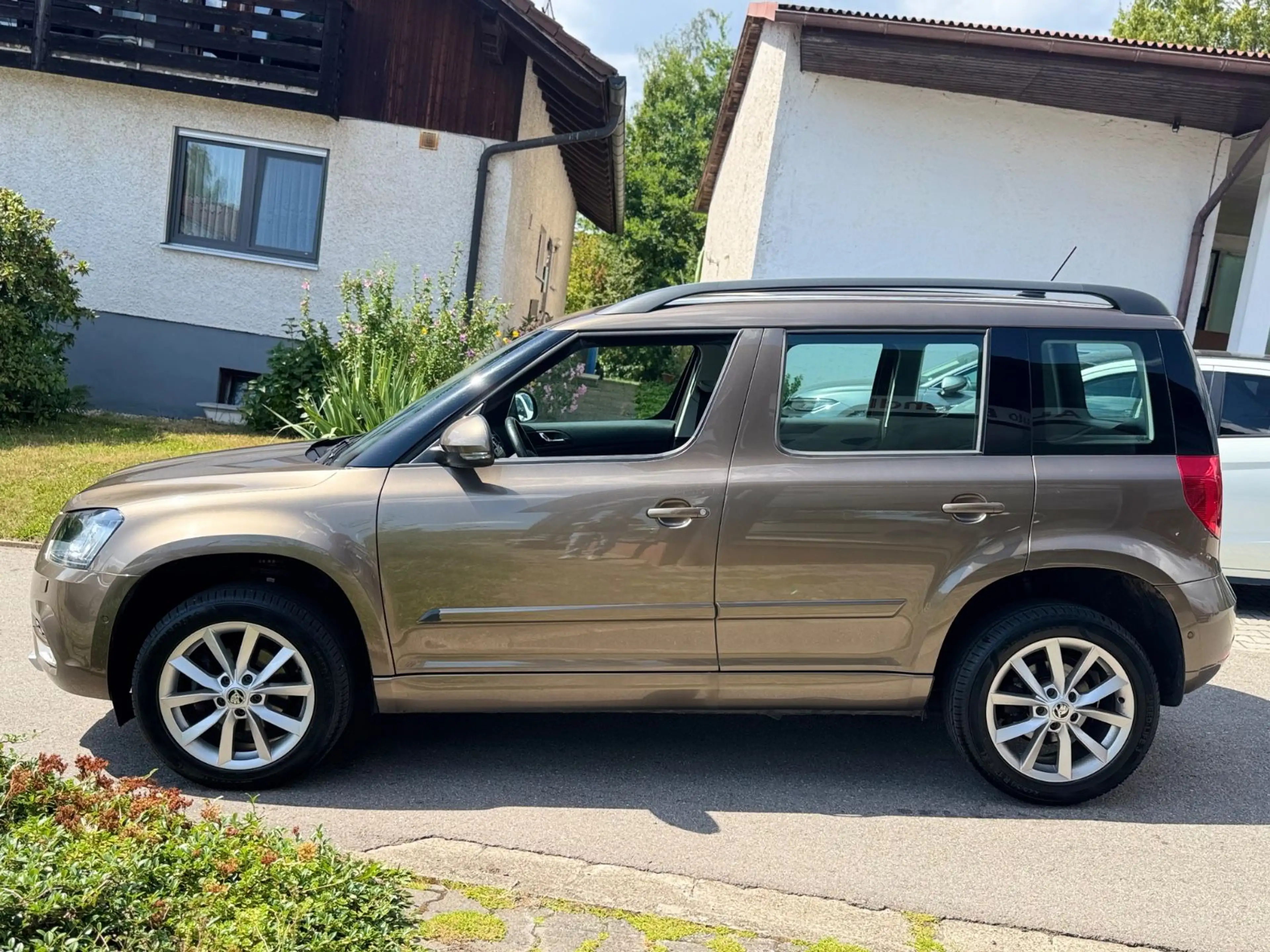 Skoda Yeti Style 4x4 AHK Navi 1.Hand — photo 4