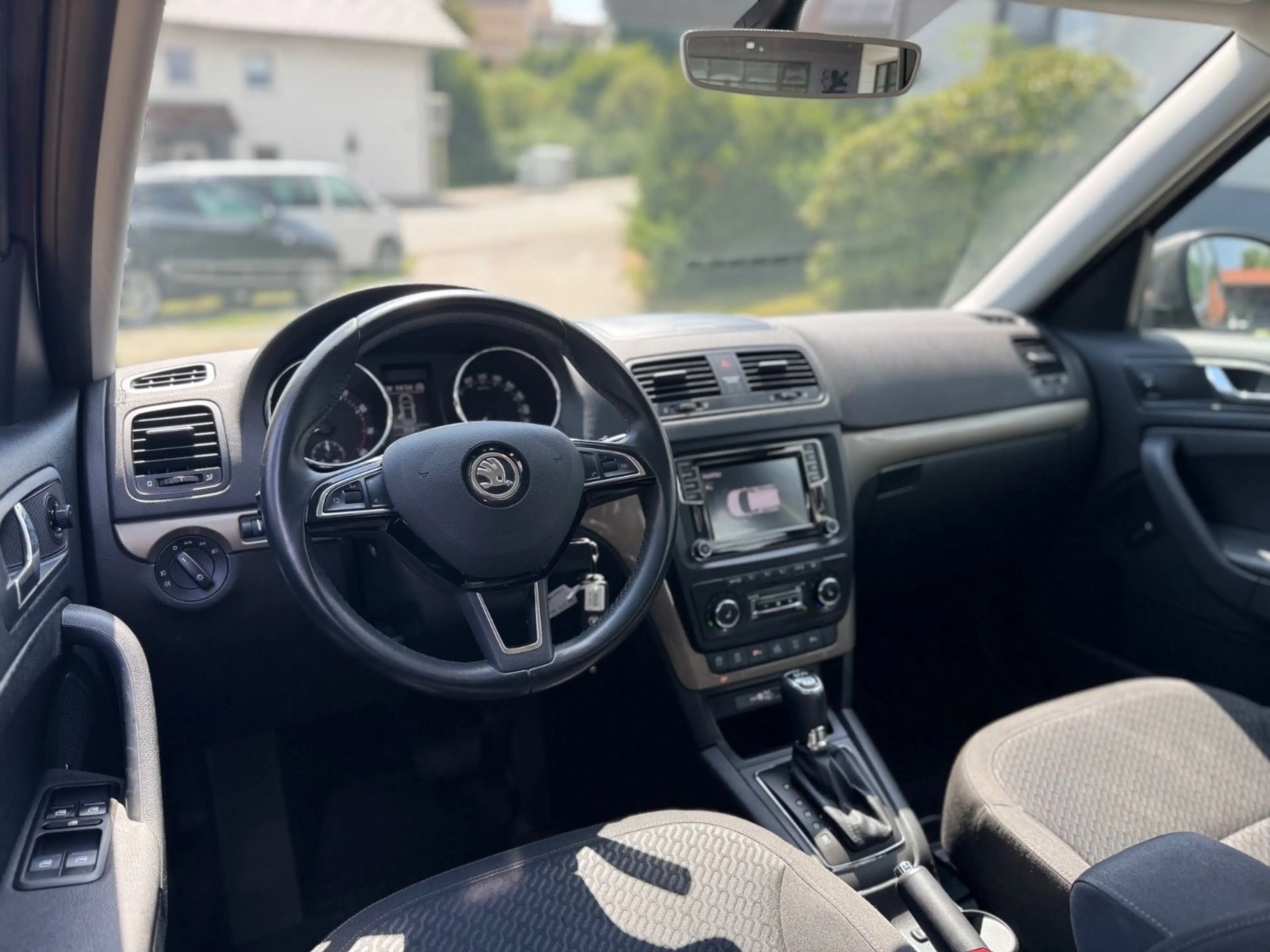 Skoda Yeti Style 4x4 AHK Navi 1.Hand — photo 14