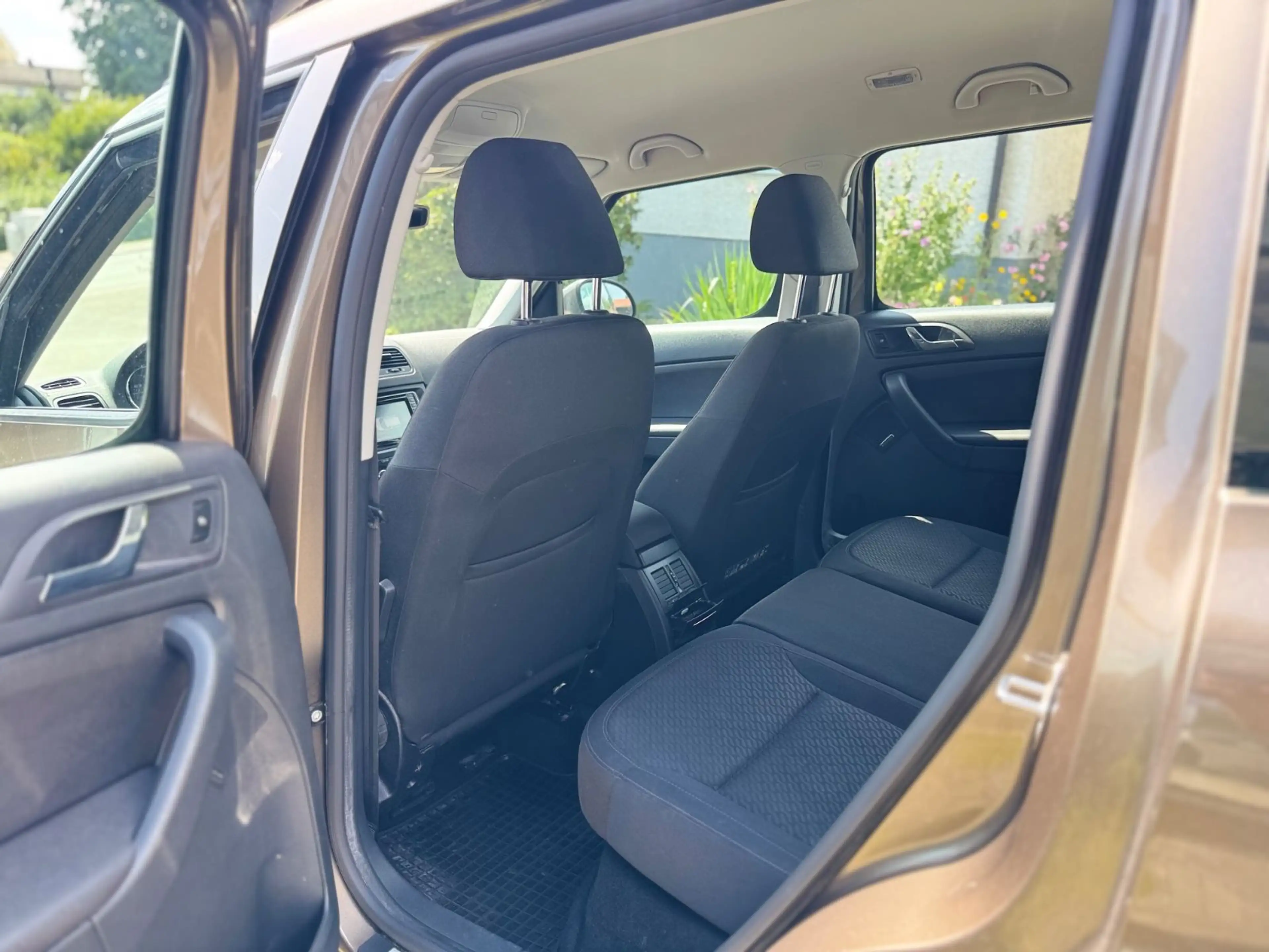 Skoda Yeti Style 4x4 AHK Navi 1.Hand — photo 12