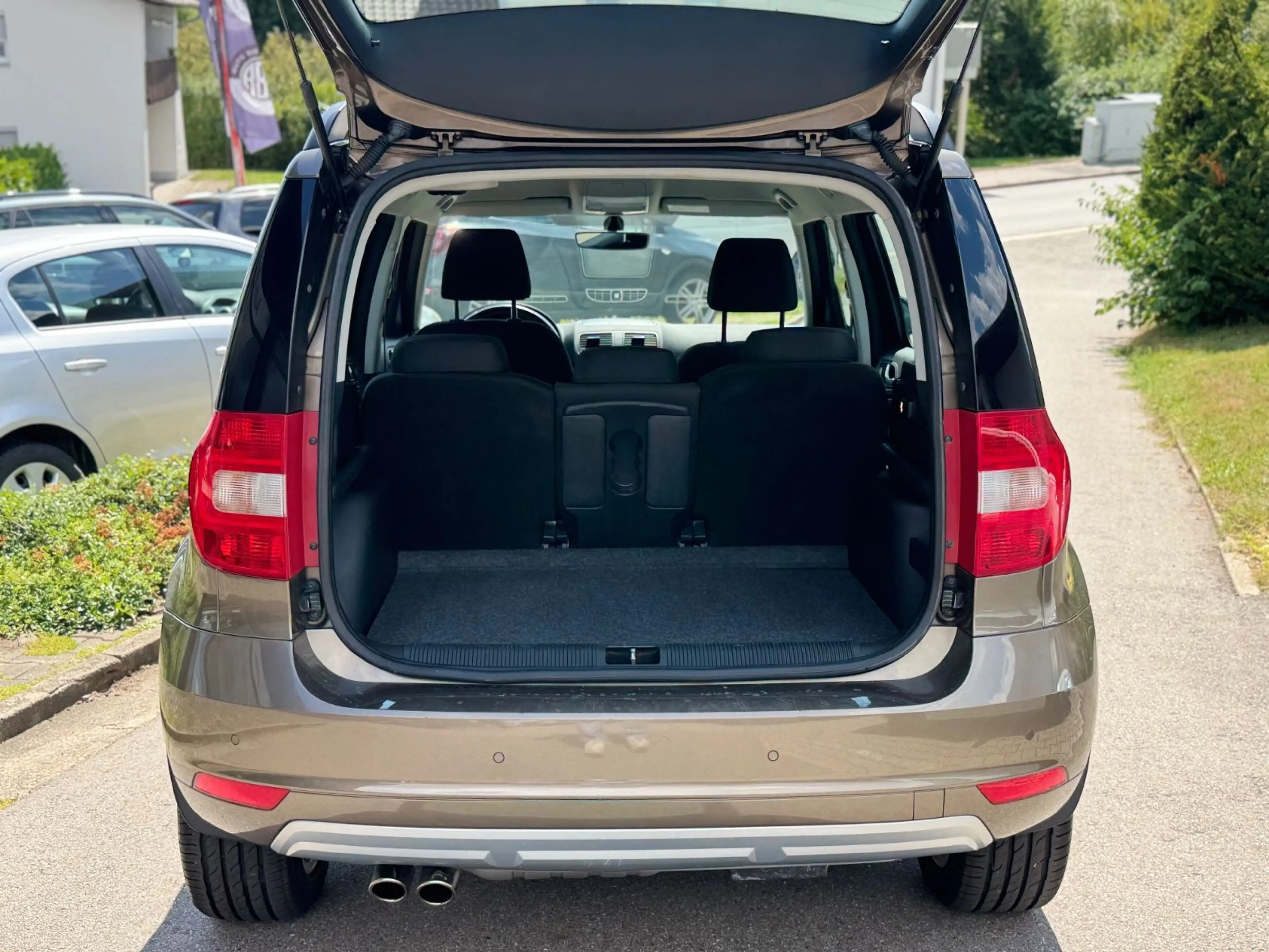 Skoda Yeti Style 4x4 AHK Navi 1.Hand — photo 10