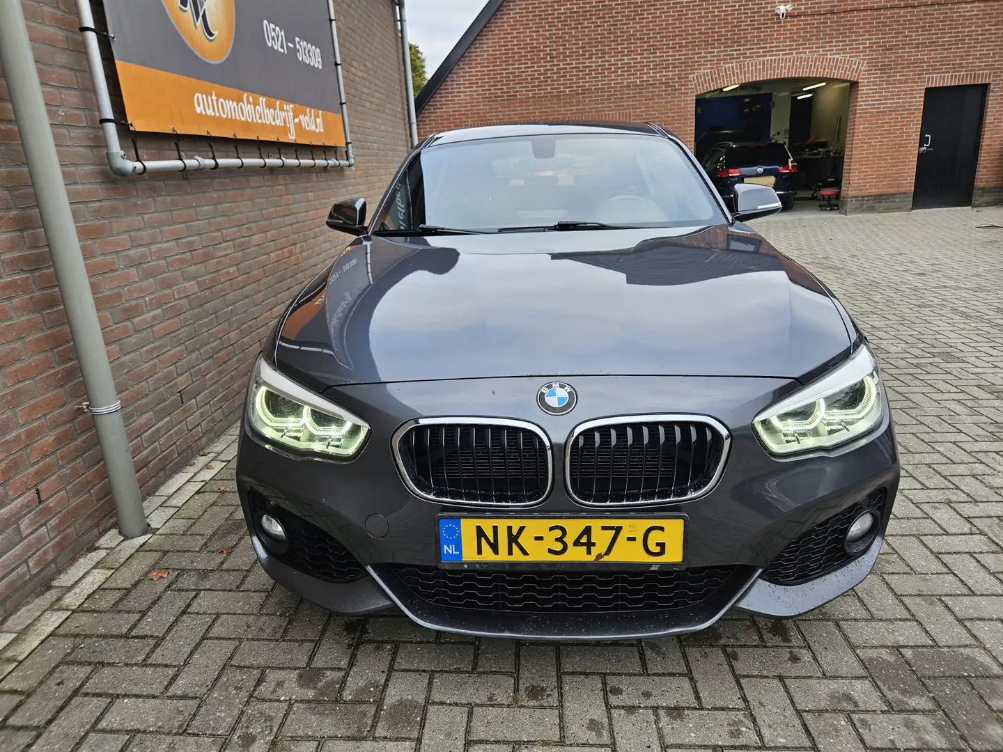 BMW 118 1-serie 118i Edition M Sport Shadow High Executive Grijs - 2