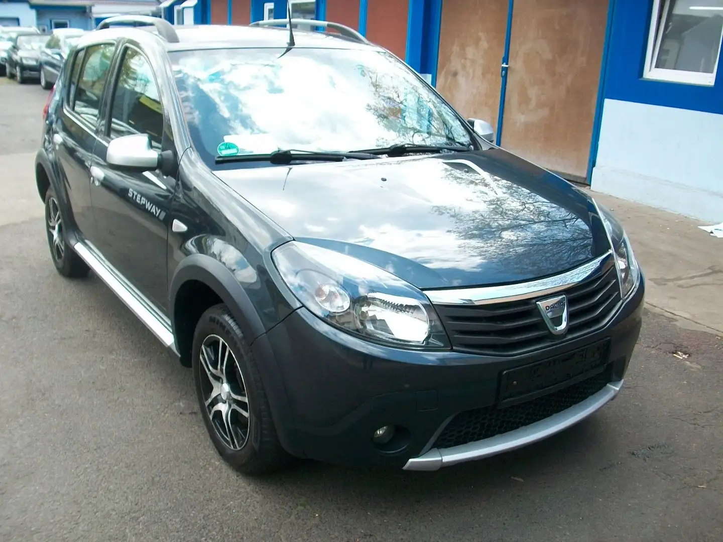 Dacia Sandero Stepway 1.6*Klima*Navi*PDC*Euro5* Grau - 1