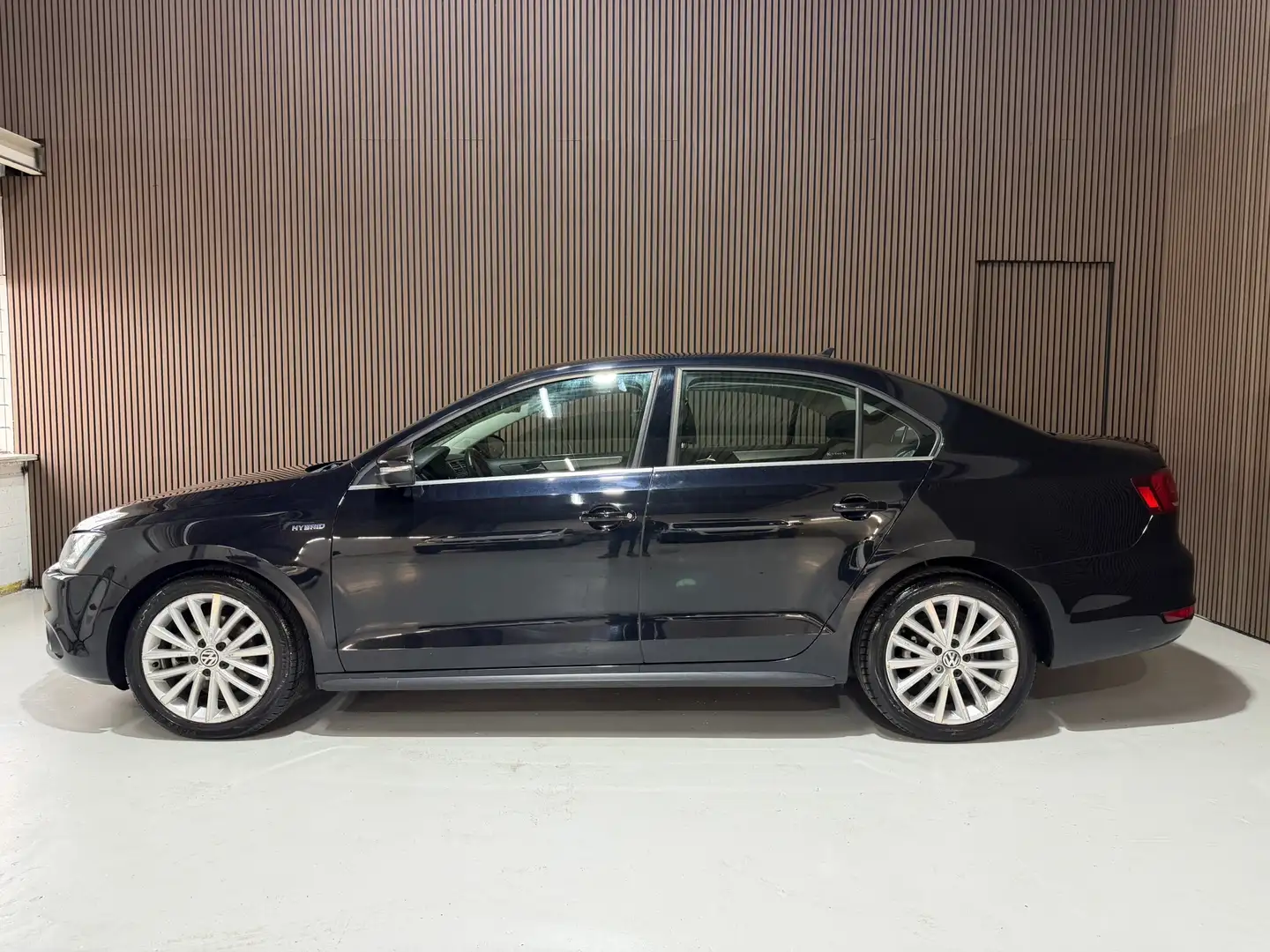 Volkswagen Jetta 1.4 TSI Hybrid Highline/Navi/F1/DSG-7/Led/Xenon. Negro - 2