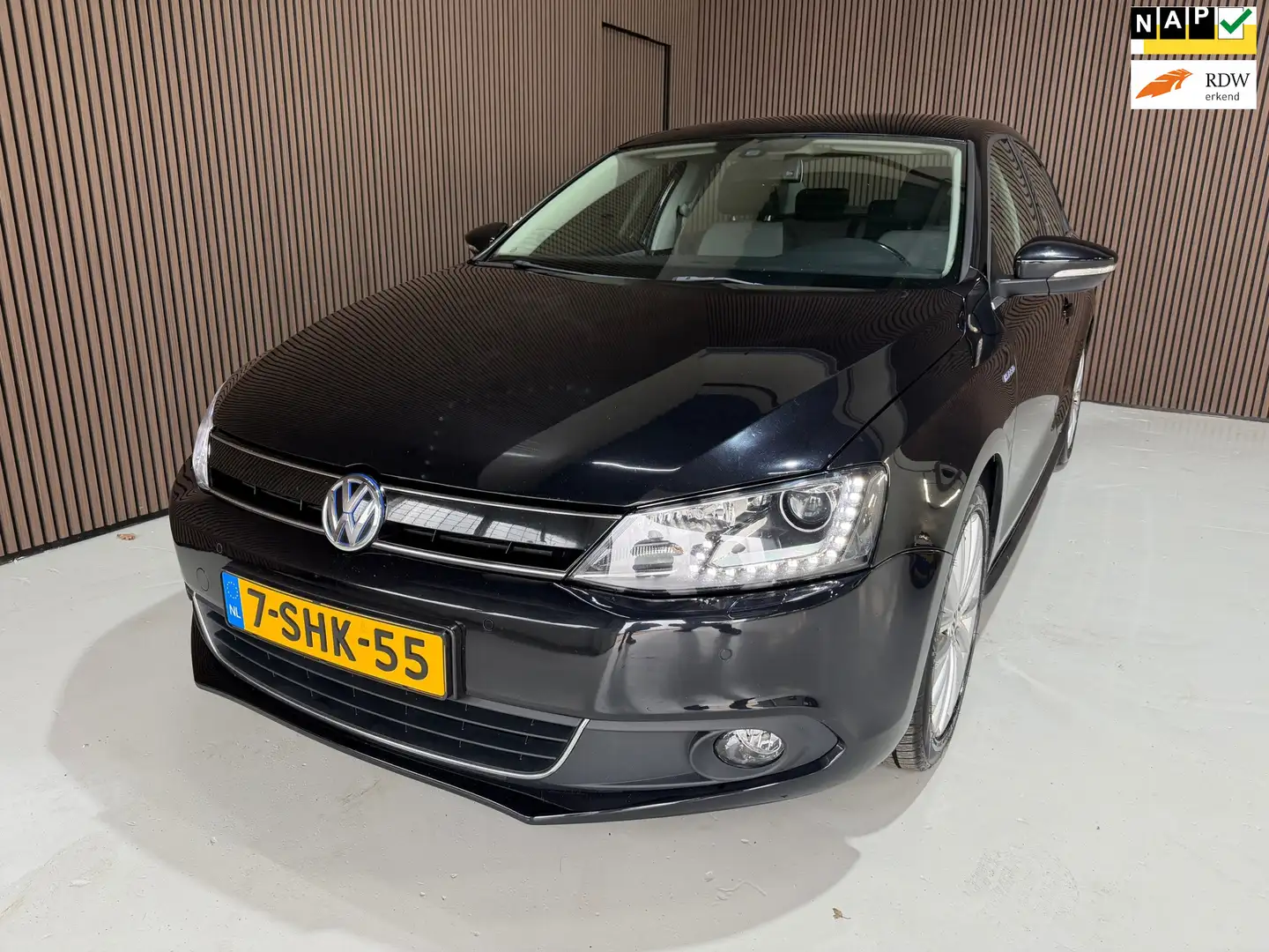 Volkswagen Jetta 1.4 TSI Hybrid Highline/Navi/F1/DSG-7/Led/Xenon. Negro - 1