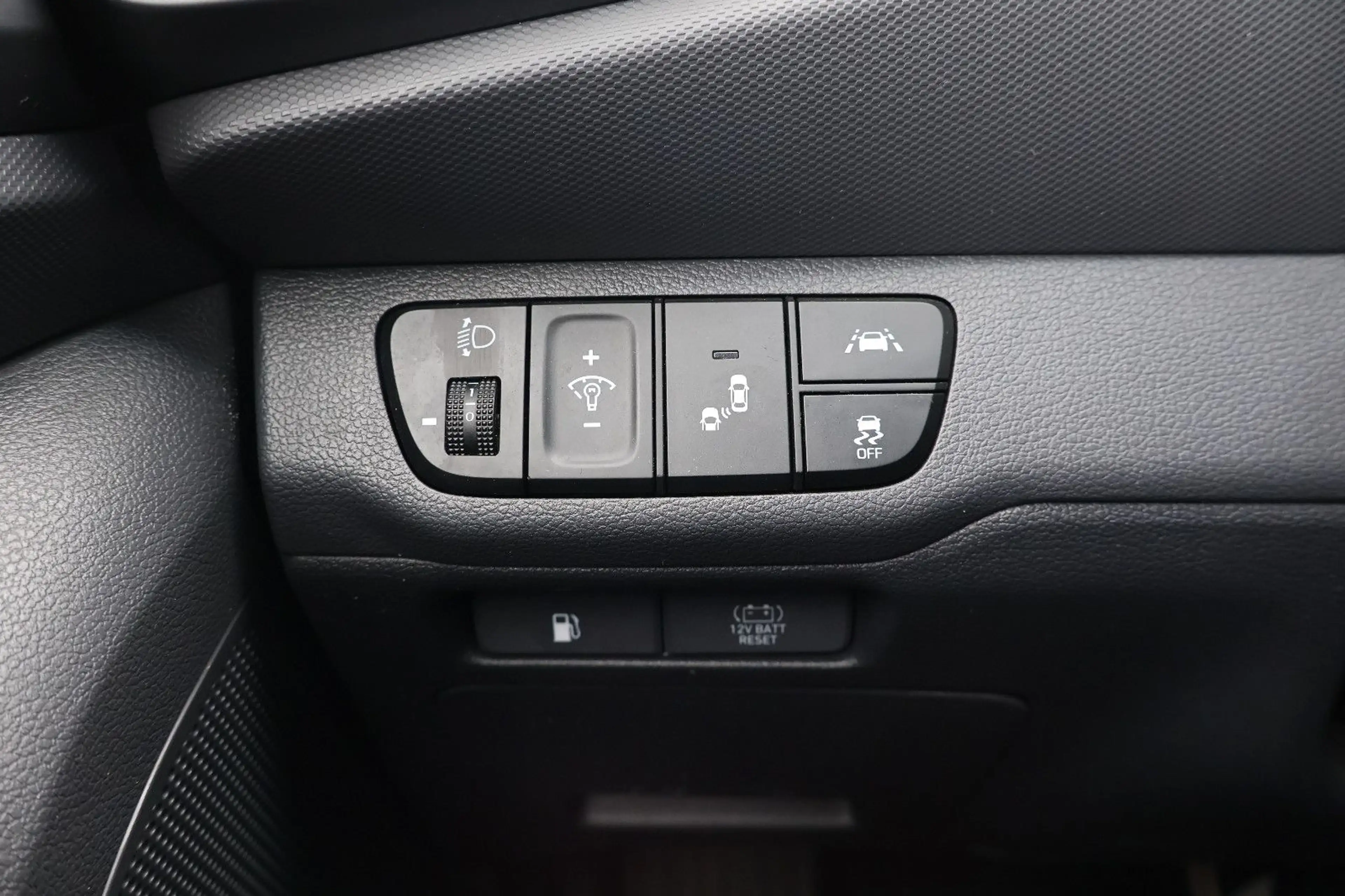 Hyundai IONIQ Ioniq Advantage 1.6 DCT Hybrid DIGI+KEY+KAM+LED — photo 13