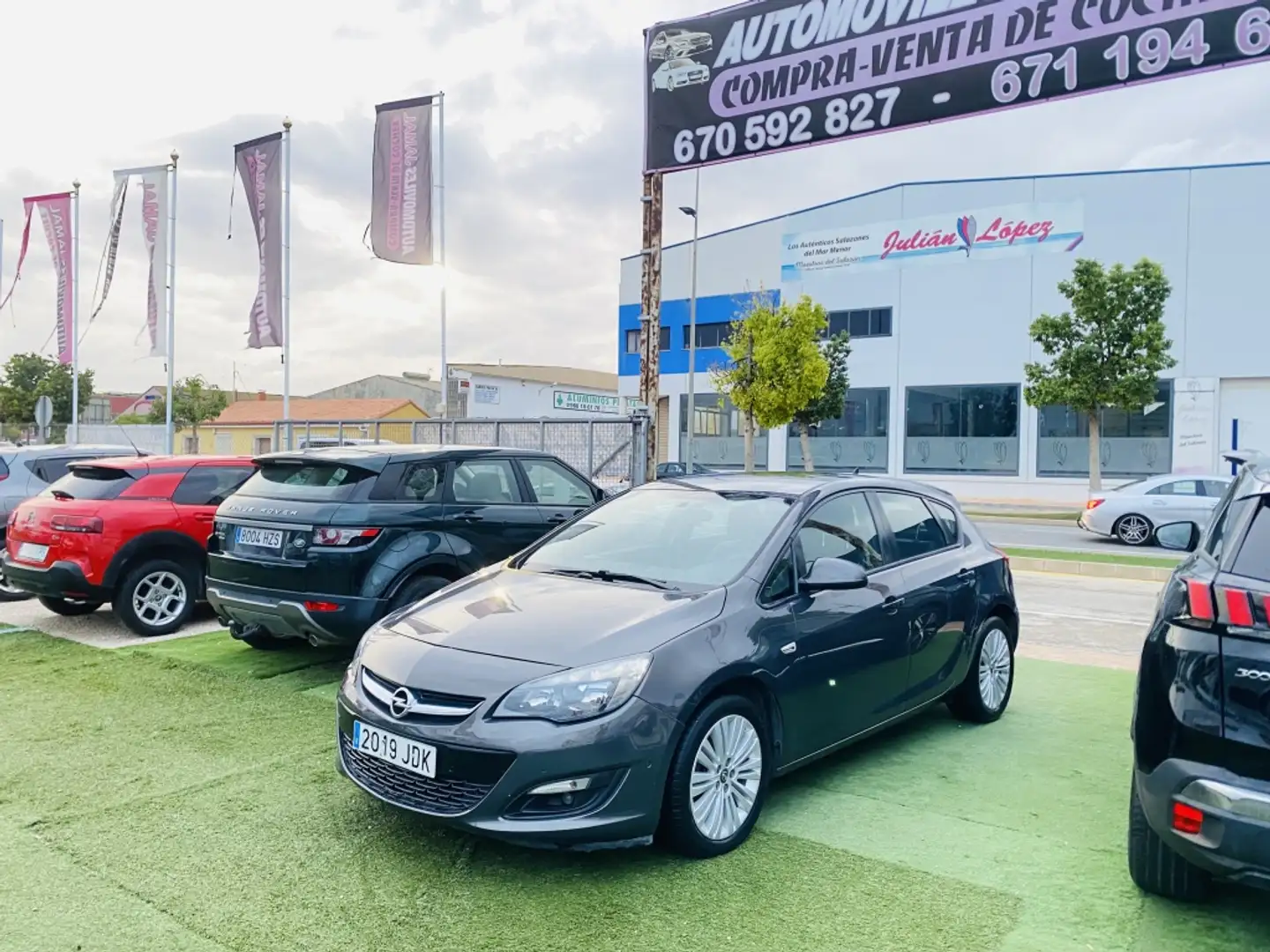 Opel Astra 1.6 Selective Grijs - 2