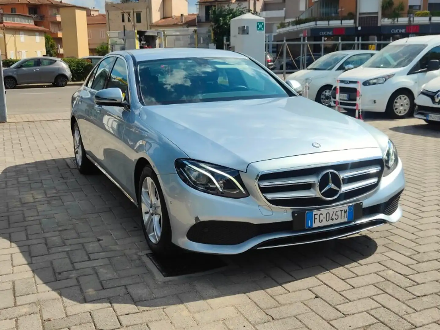 Mercedes-Benz E 200 E 200 d Auto Executive Grigio - 2