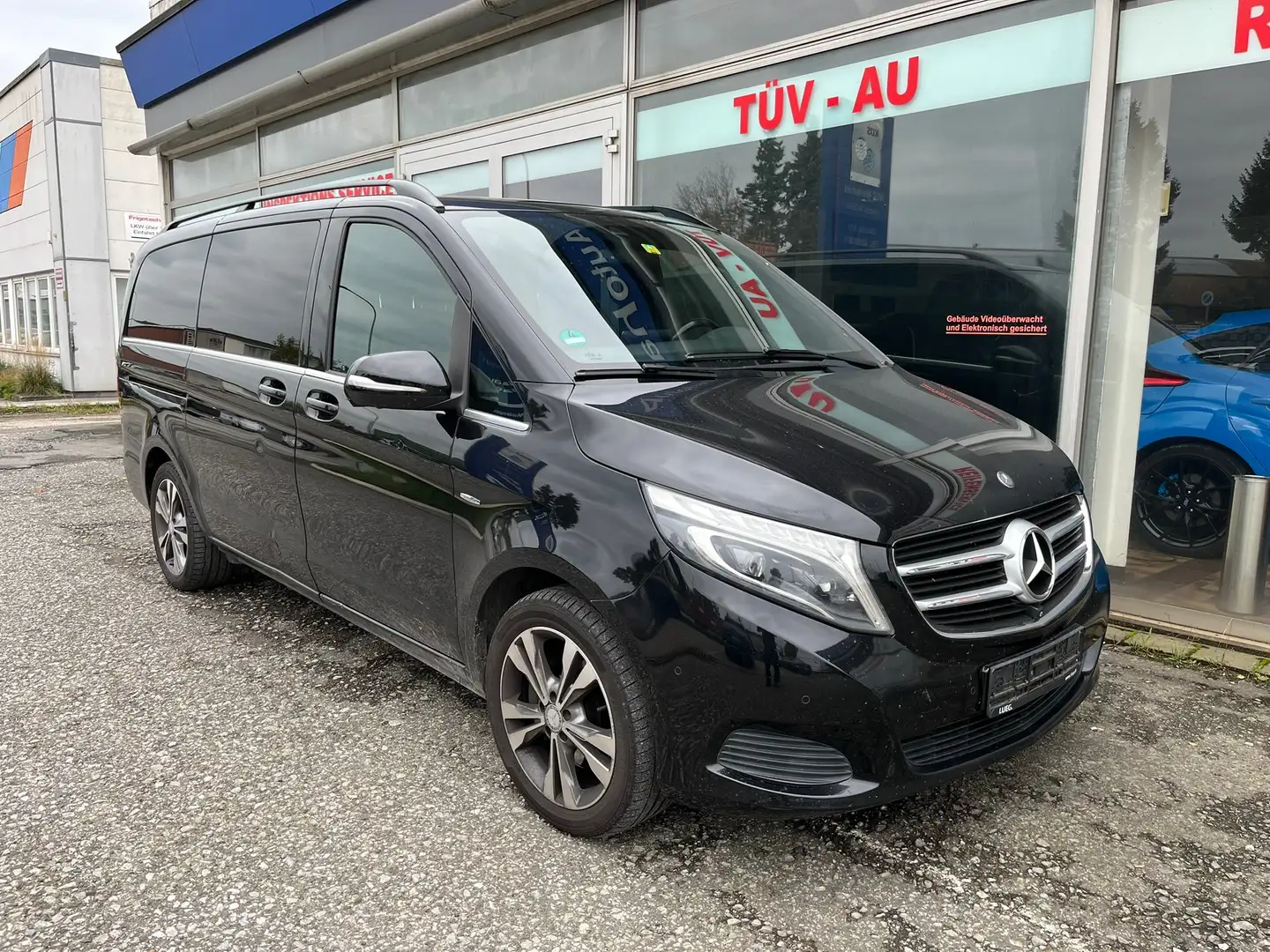 Mercedes-Benz V 250 (BlueTEC) d lang 7G-TRONIC Avantgarde Standheizung Schwarz - 2