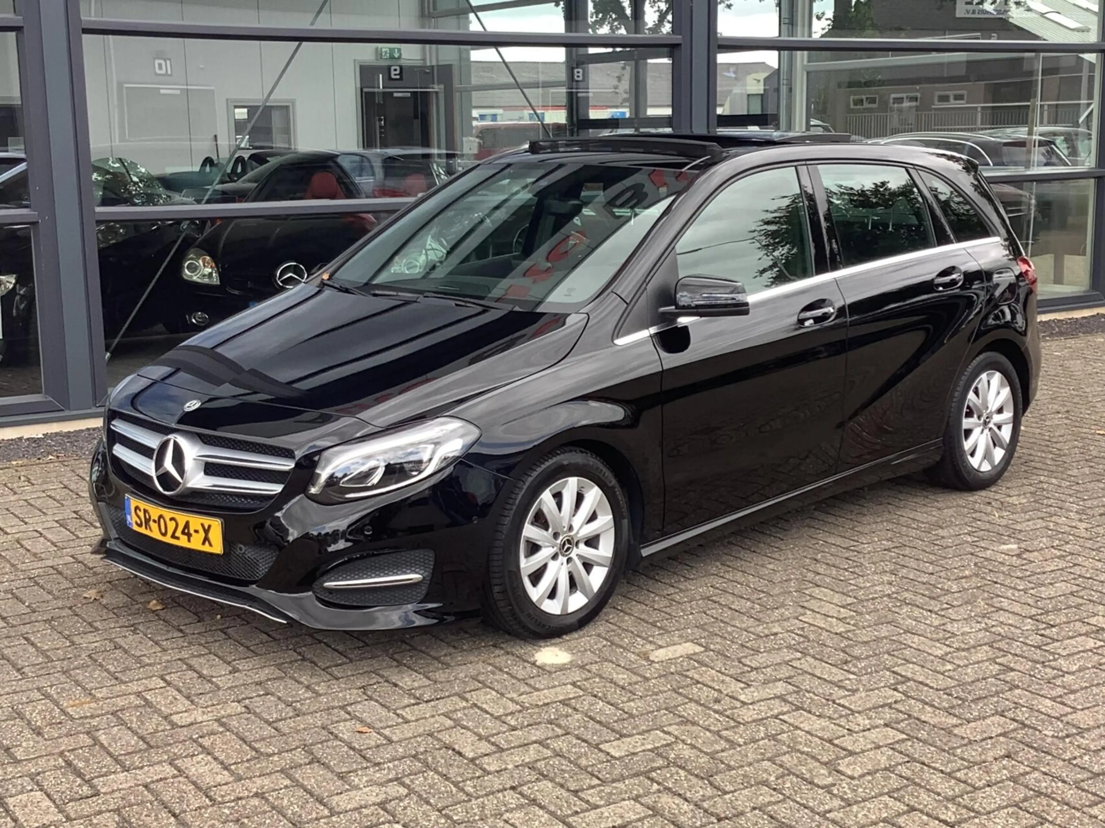 Mercedes-Benz B 180 Blue Efficiency Ambition — photo 2
