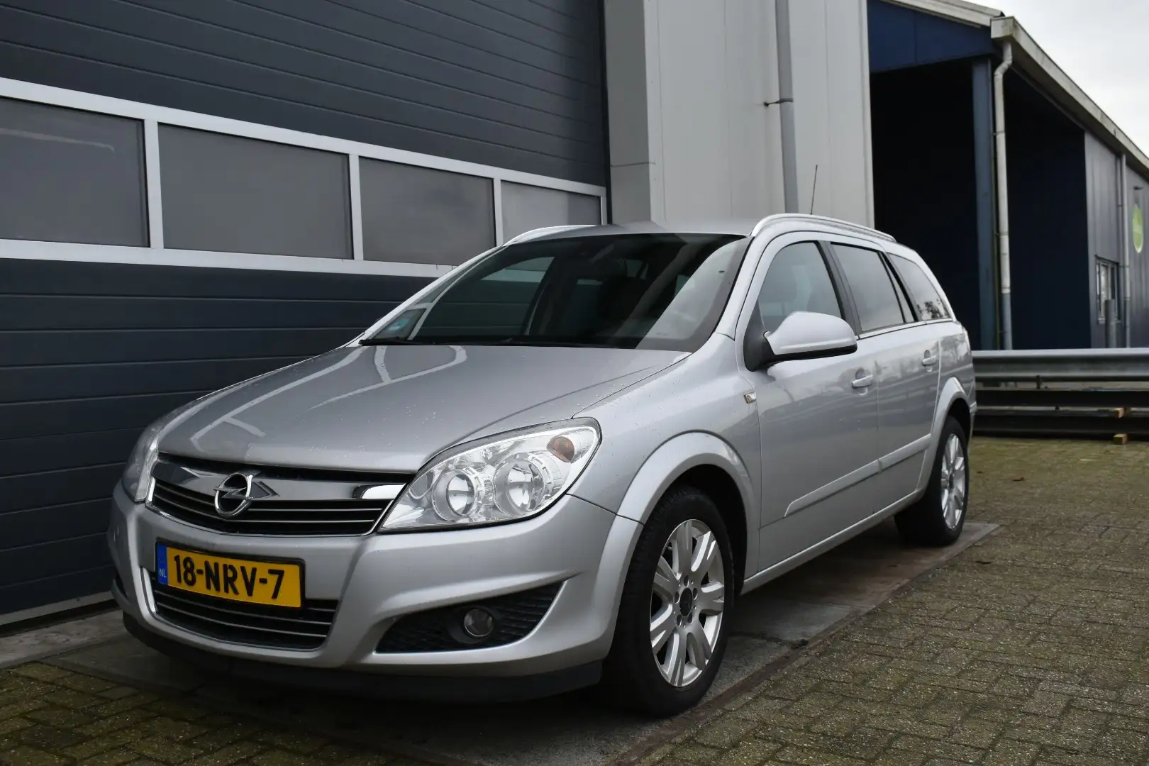 Opel Astra Wagon 1.6 Cosmo LEDER Grau - 1