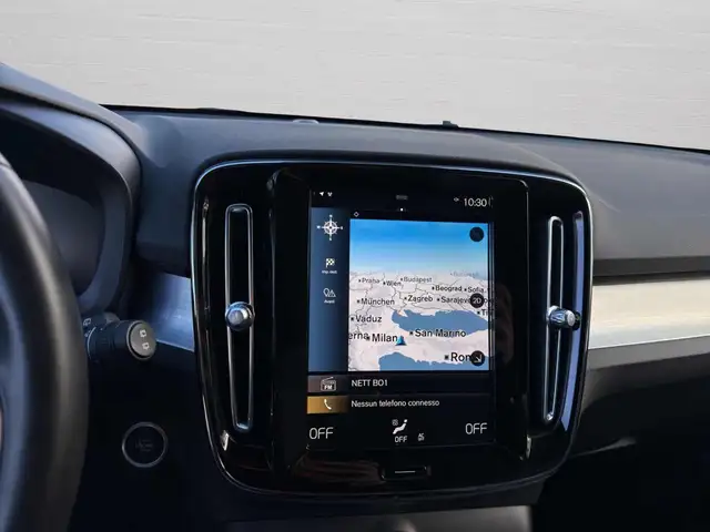 Volvo XC40 view 11