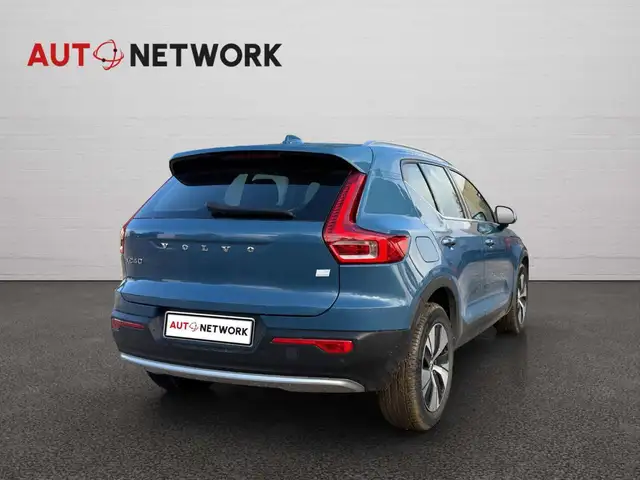 Volvo XC40 view 3