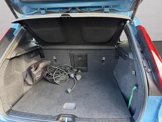 Volvo XC40 view 12