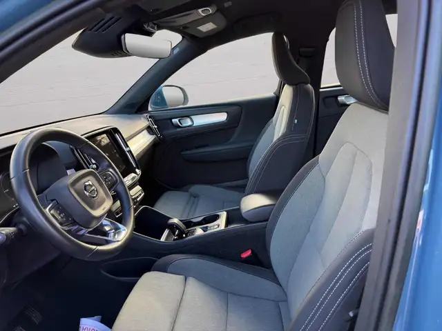Volvo XC40 view 9