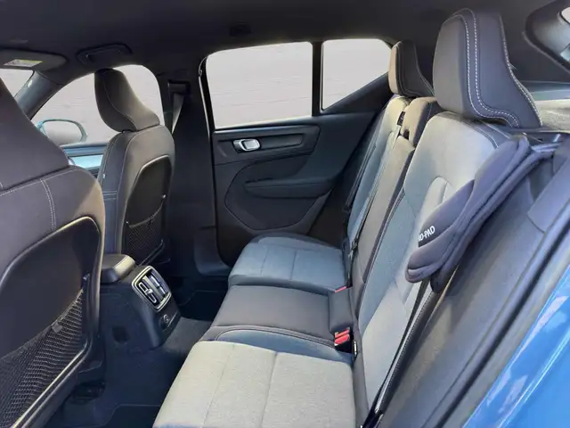 Volvo XC40 view 10