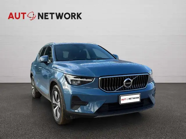 Volvo XC40 view 8
