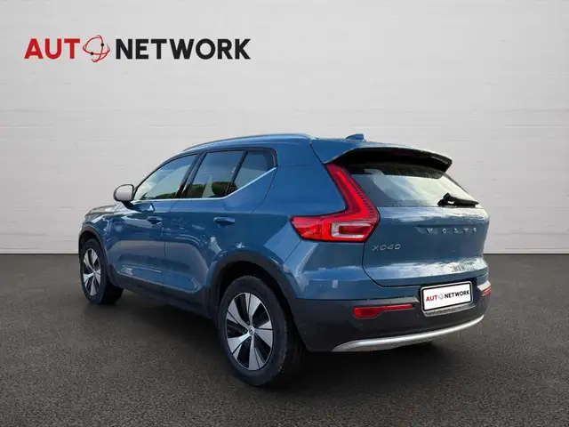 Volvo XC40 view 2