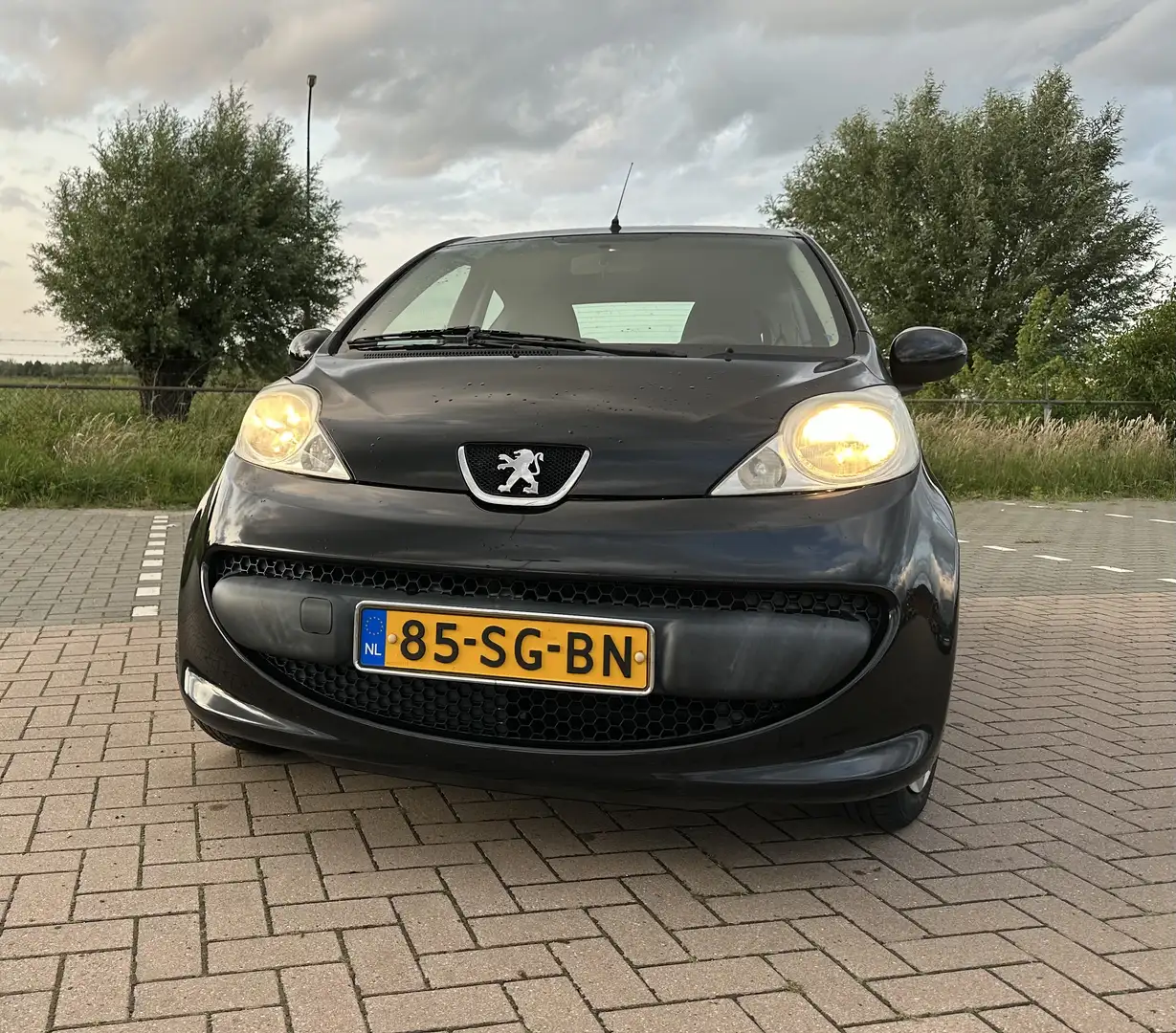 Peugeot 107 1.0-12V 2005 Negro - 2