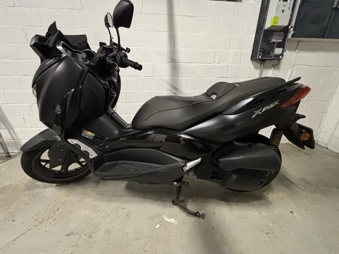 Yamaha X-Max 125 Iron Max Schwarz - 1