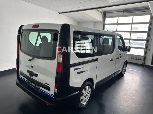 Renault Trafic view 12