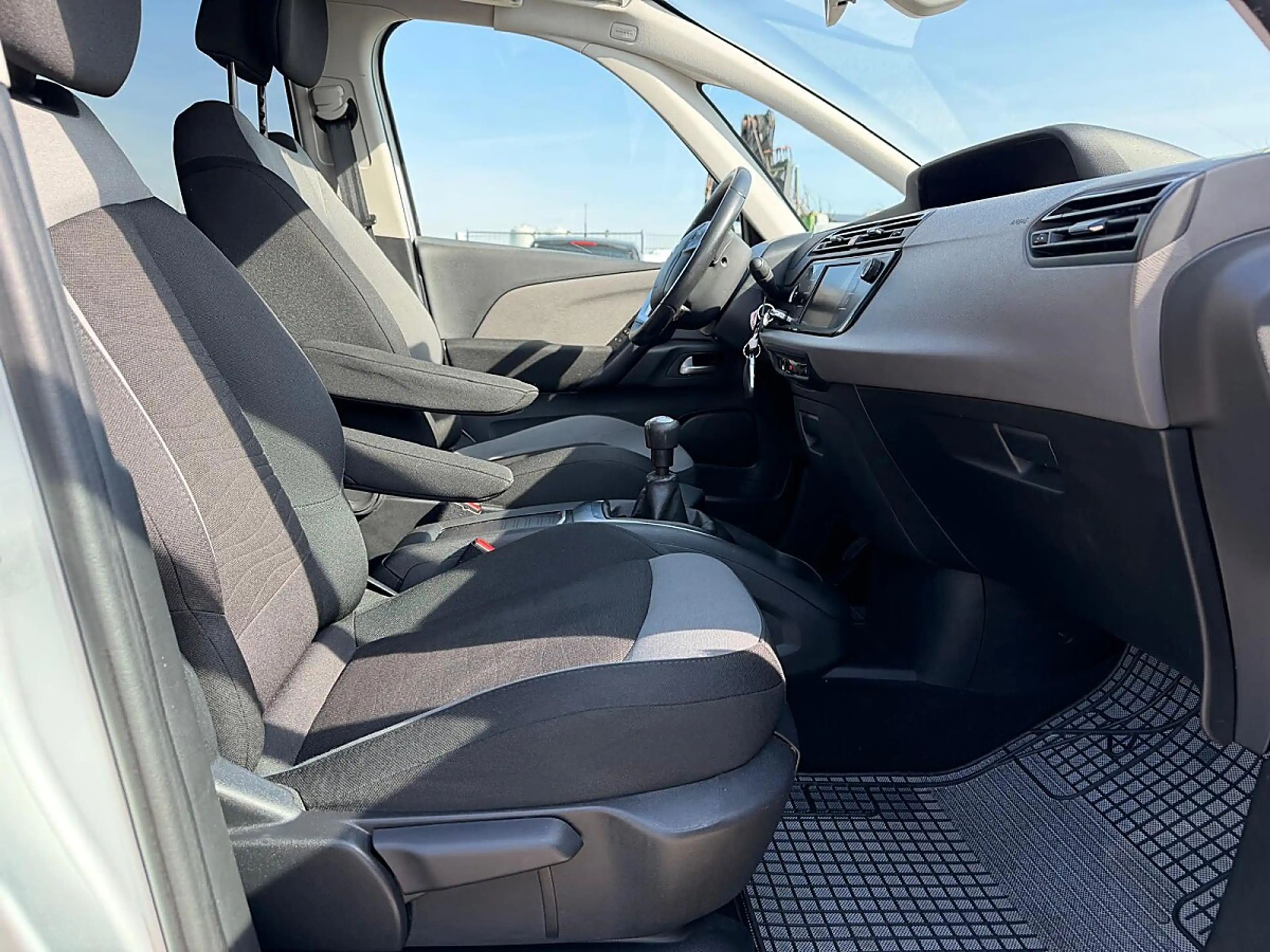 Citroen C4 Picasso VTi 120 Attraction — photo 11