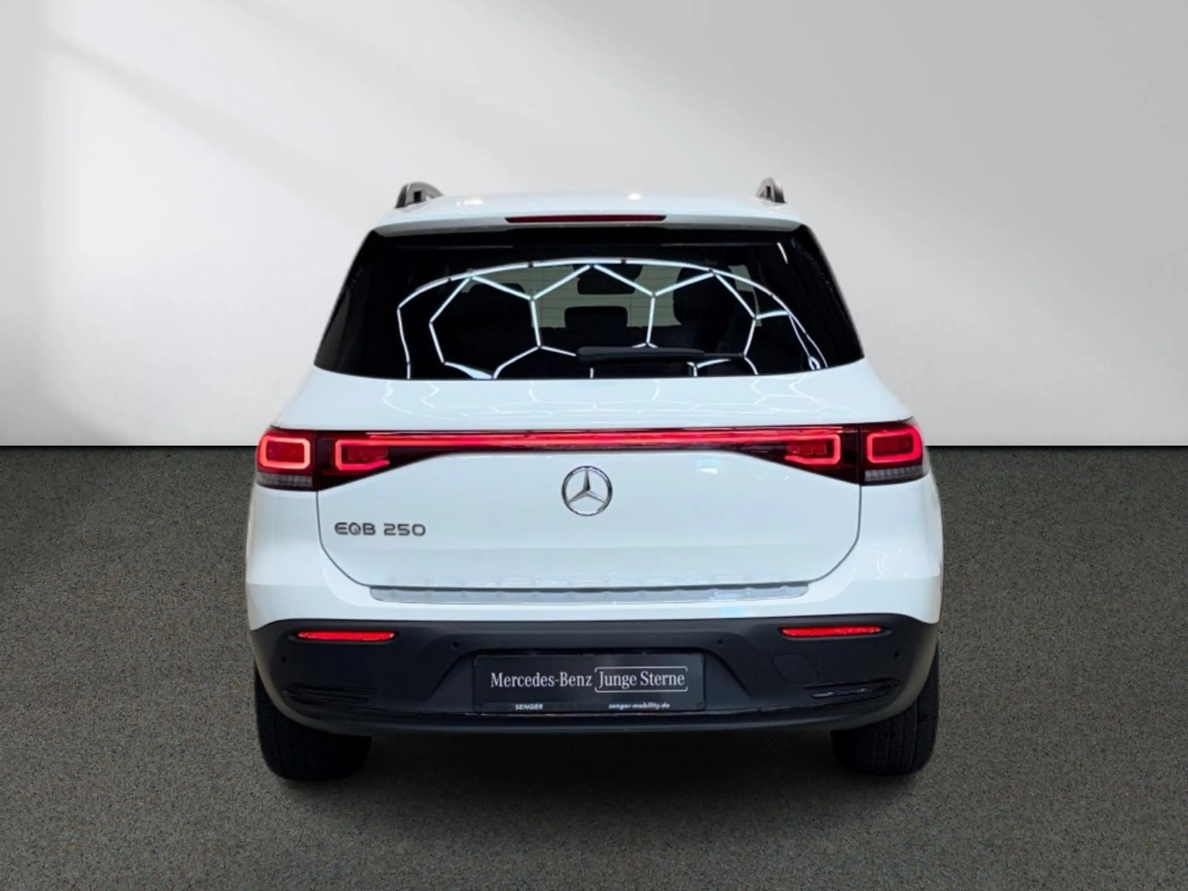 Mercedes-Benz EQB 250 Progressive Night Burmester CarPlay LED — photo 6