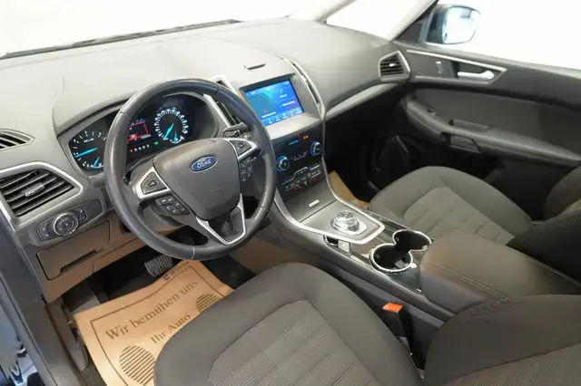 Ford Galaxy view 13