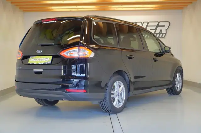 Ford Galaxy view 4