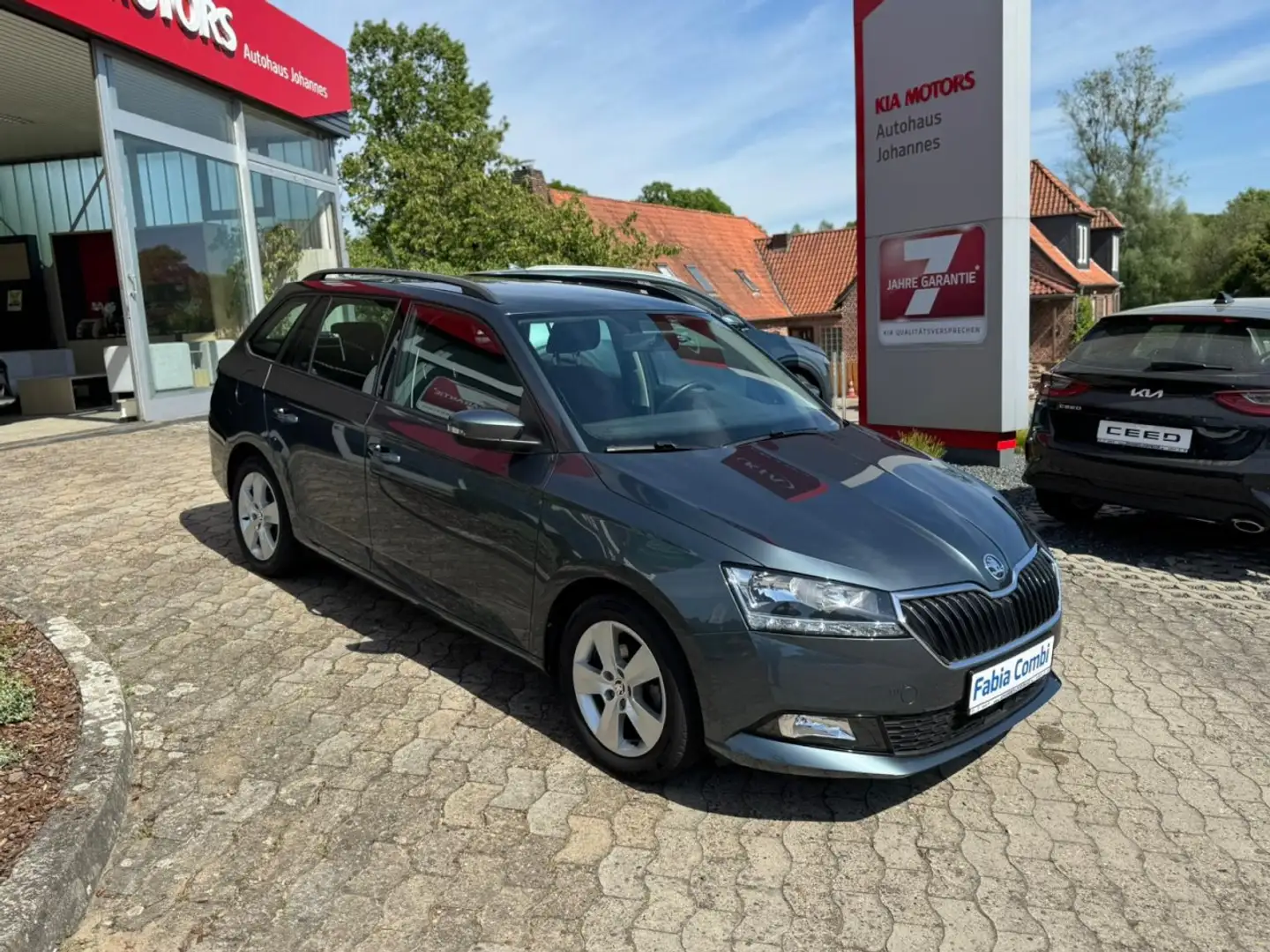 Skoda Fabia Combi 1.0 TSI Ambition Klima Sitzheizung Gris - 2