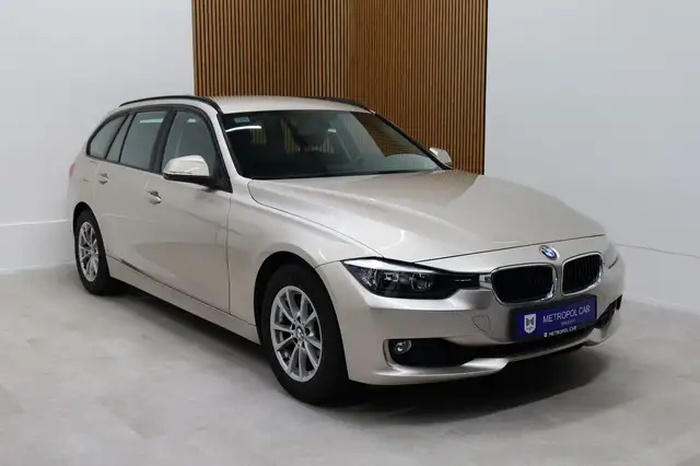 BMW 320 i Touring NAV/PDC/TEM/SHZ/LMF+TÜV 12.27