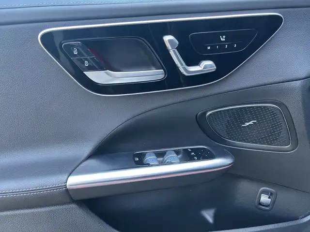 Mercedes-Benz 300 view 13