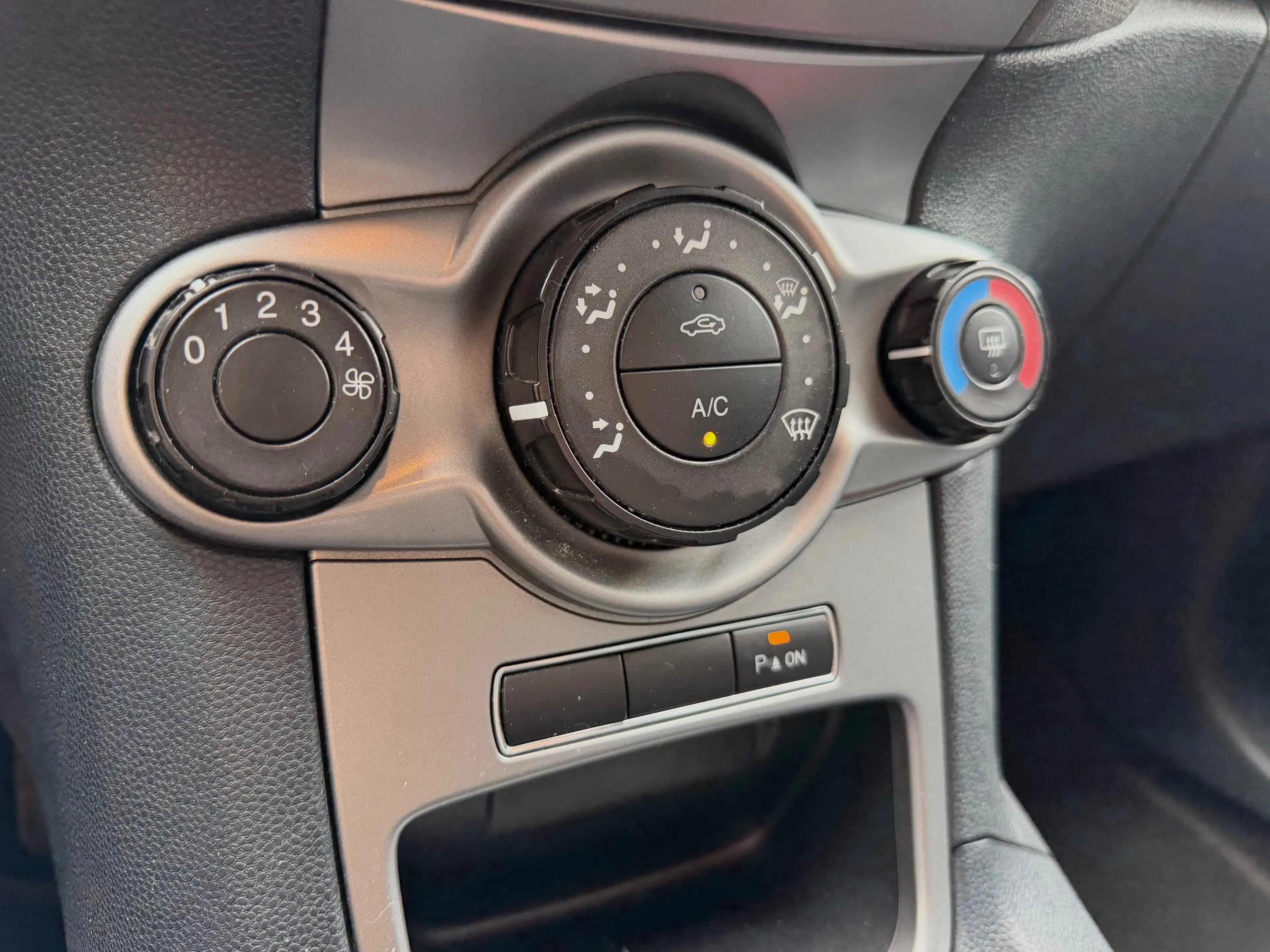 Ford Fiesta 1.25i * Nieuwe Distributie * Airco * 83dKM * Garantie — photo 11